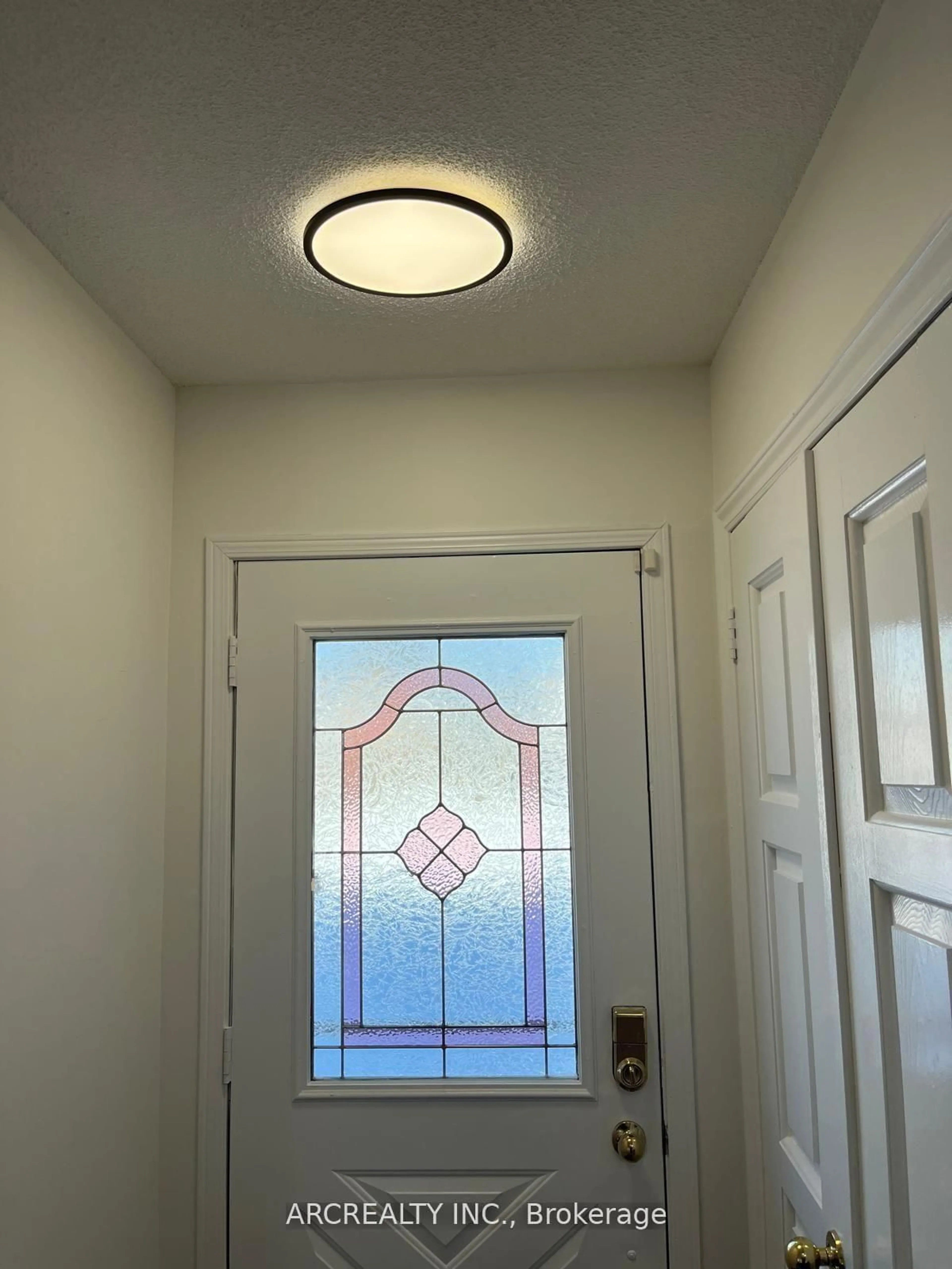 Indoor entryway for 41 Canary Reed Crt, Barrie Ontario L4N 8S1