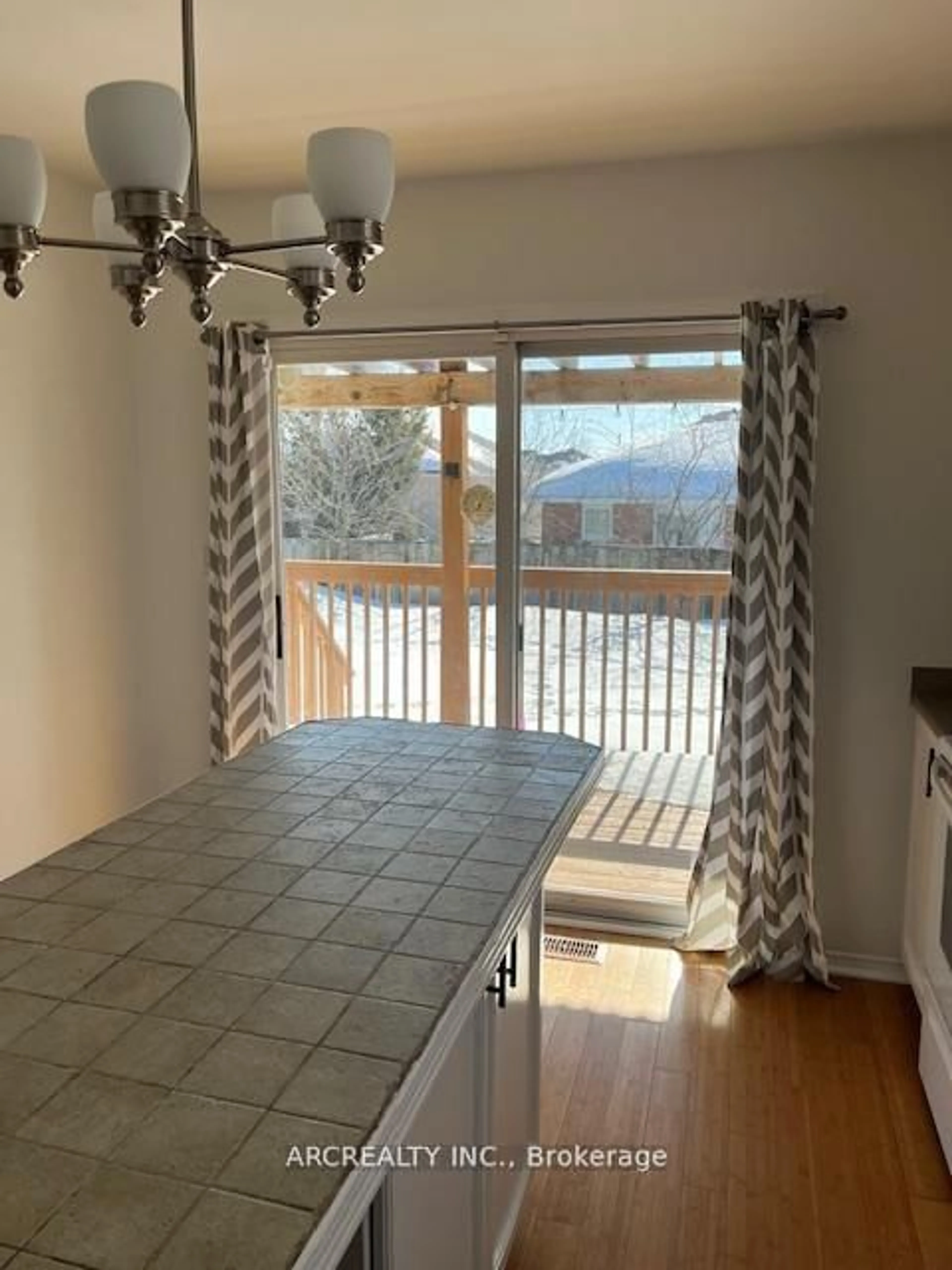 Dining room, wood/laminate floor for 41 Canary Reed Crt, Barrie Ontario L4N 8S1