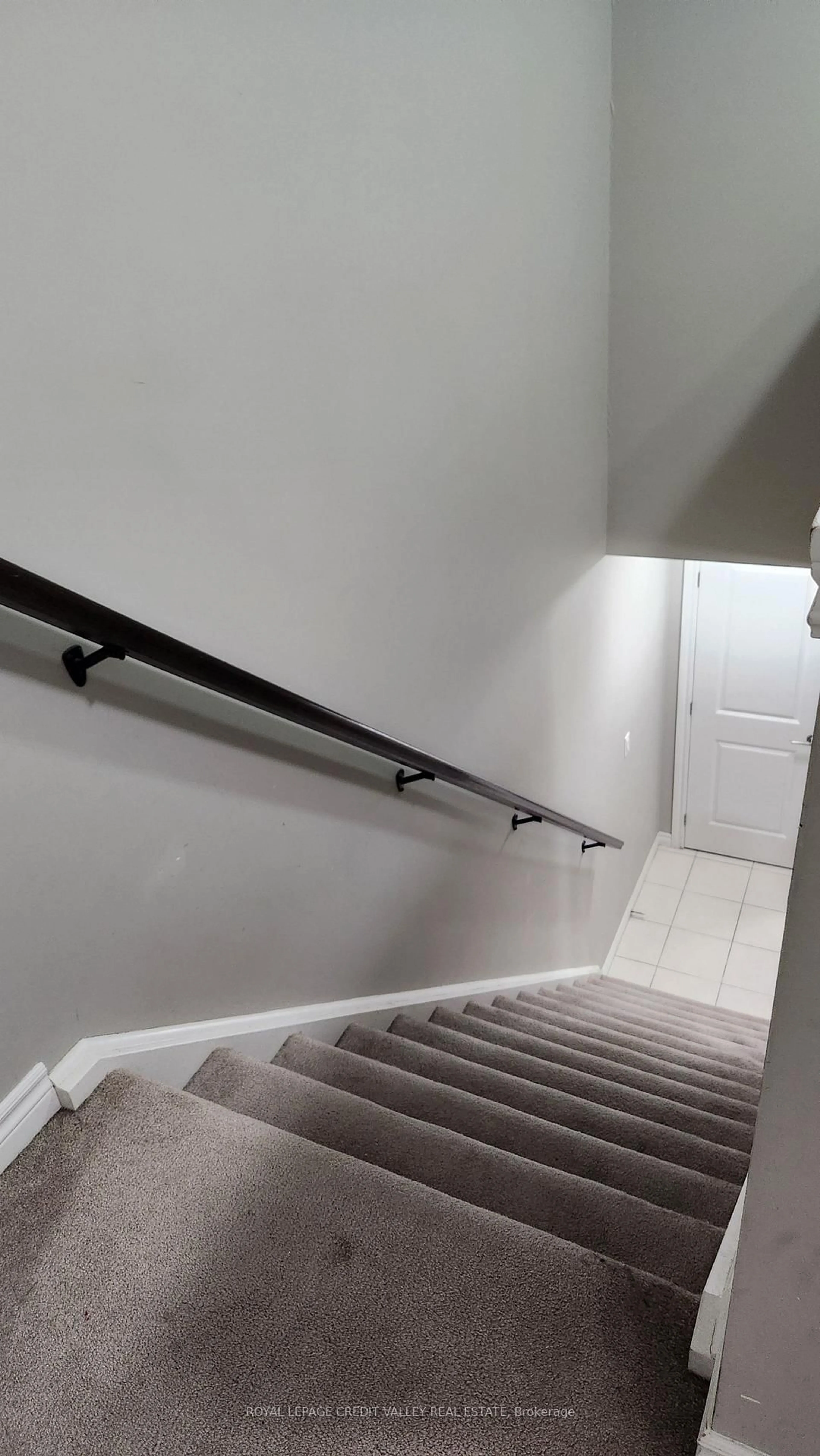 Stairs for 984 Wright Dr, Midland Ontario L4R 0E4