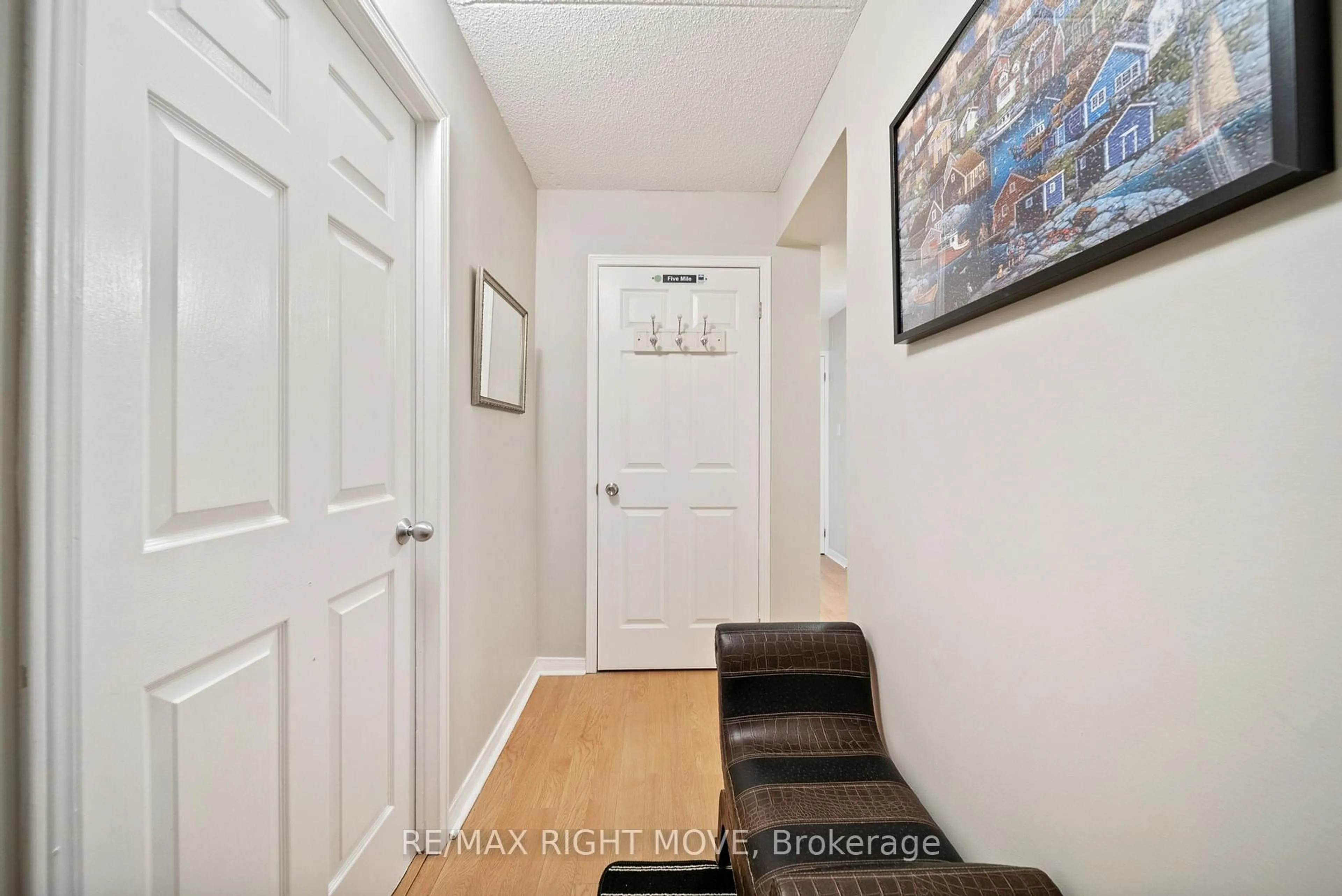 Indoor entryway for 54 Fittons Rd #204, Orillia Ontario L3V 3T9