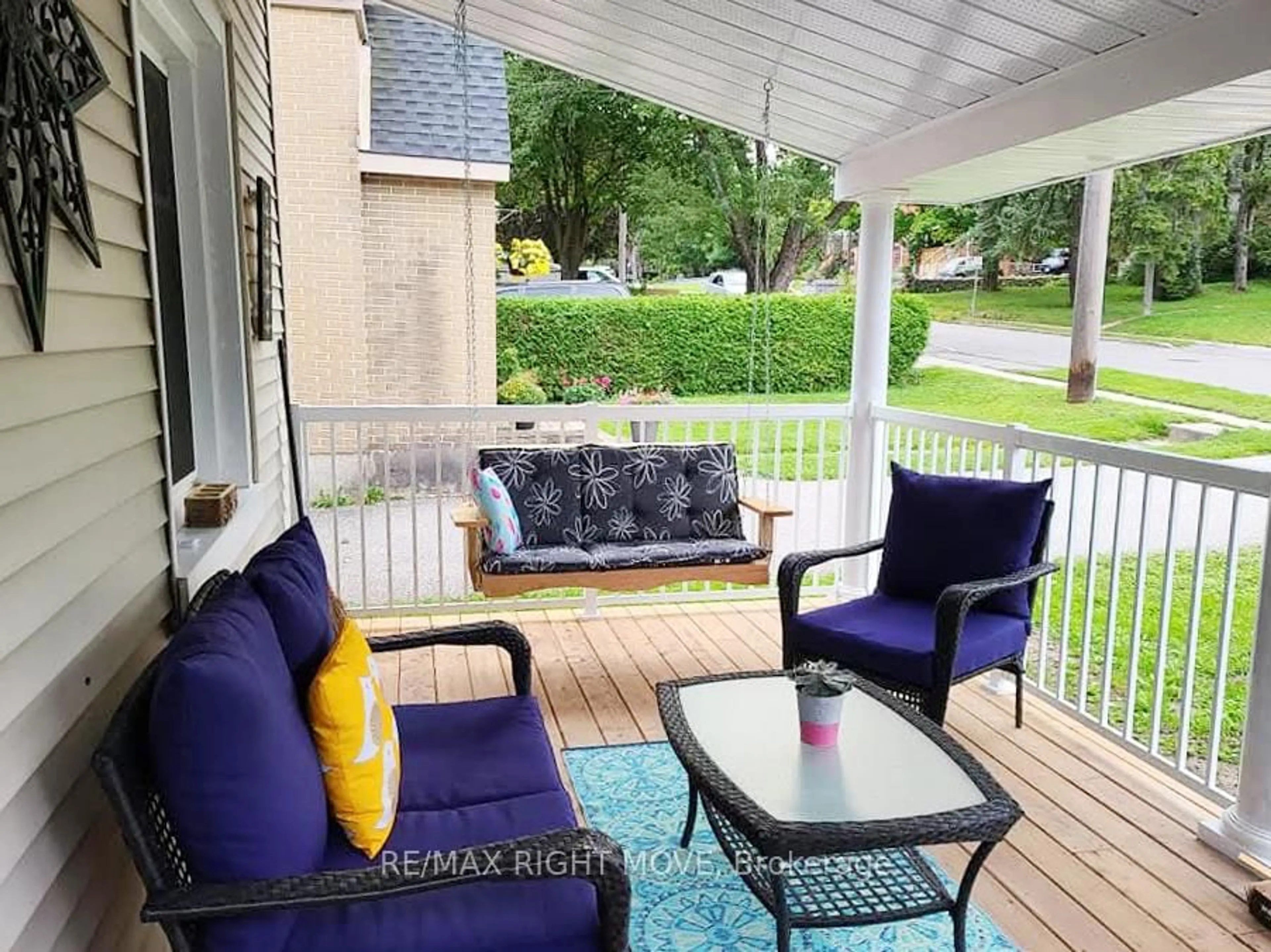 Patio, street for 107 Jarvis St, Orillia Ontario L3V 2A4
