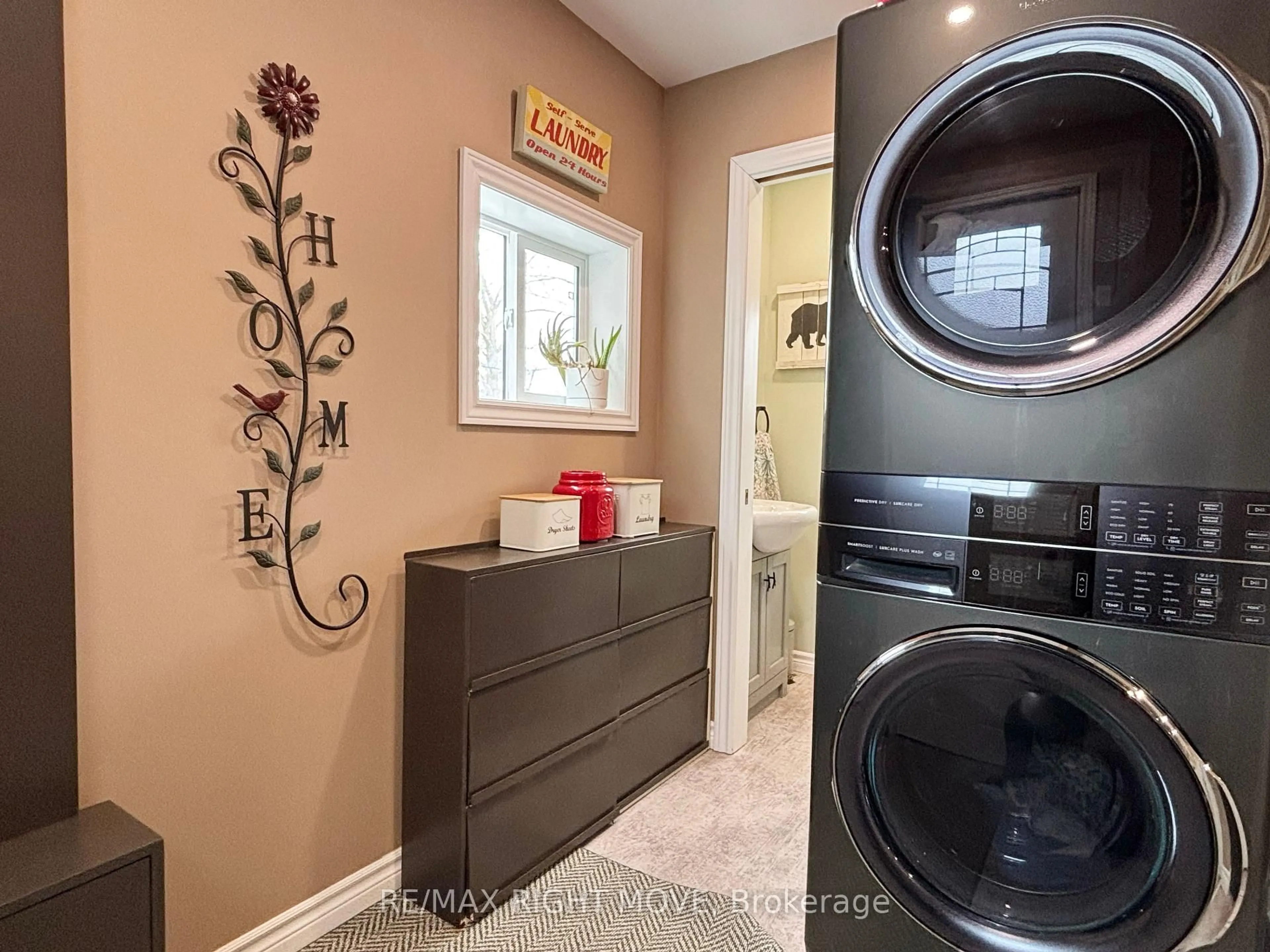 Laundry room for 107 Jarvis St, Orillia Ontario L3V 2A4