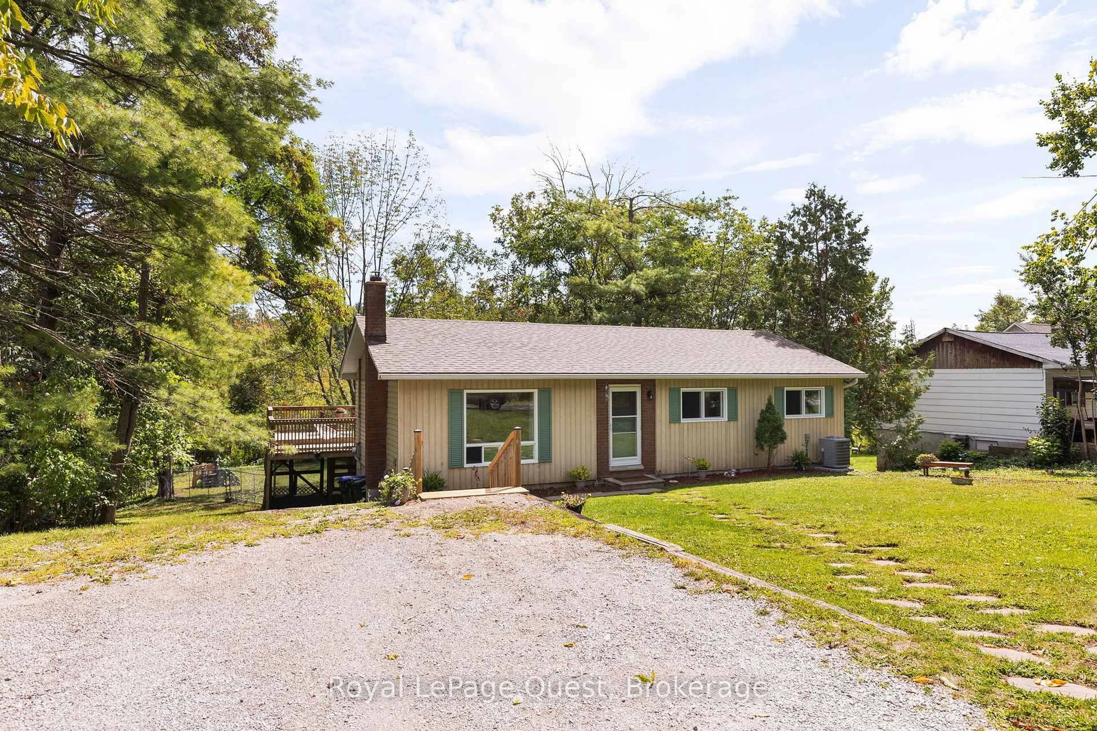 A pic from outside/outdoor area/front of a property/back of a property/a pic from drone, street for 4297 Huronia Rd, Severn Ontario L3V 0G6