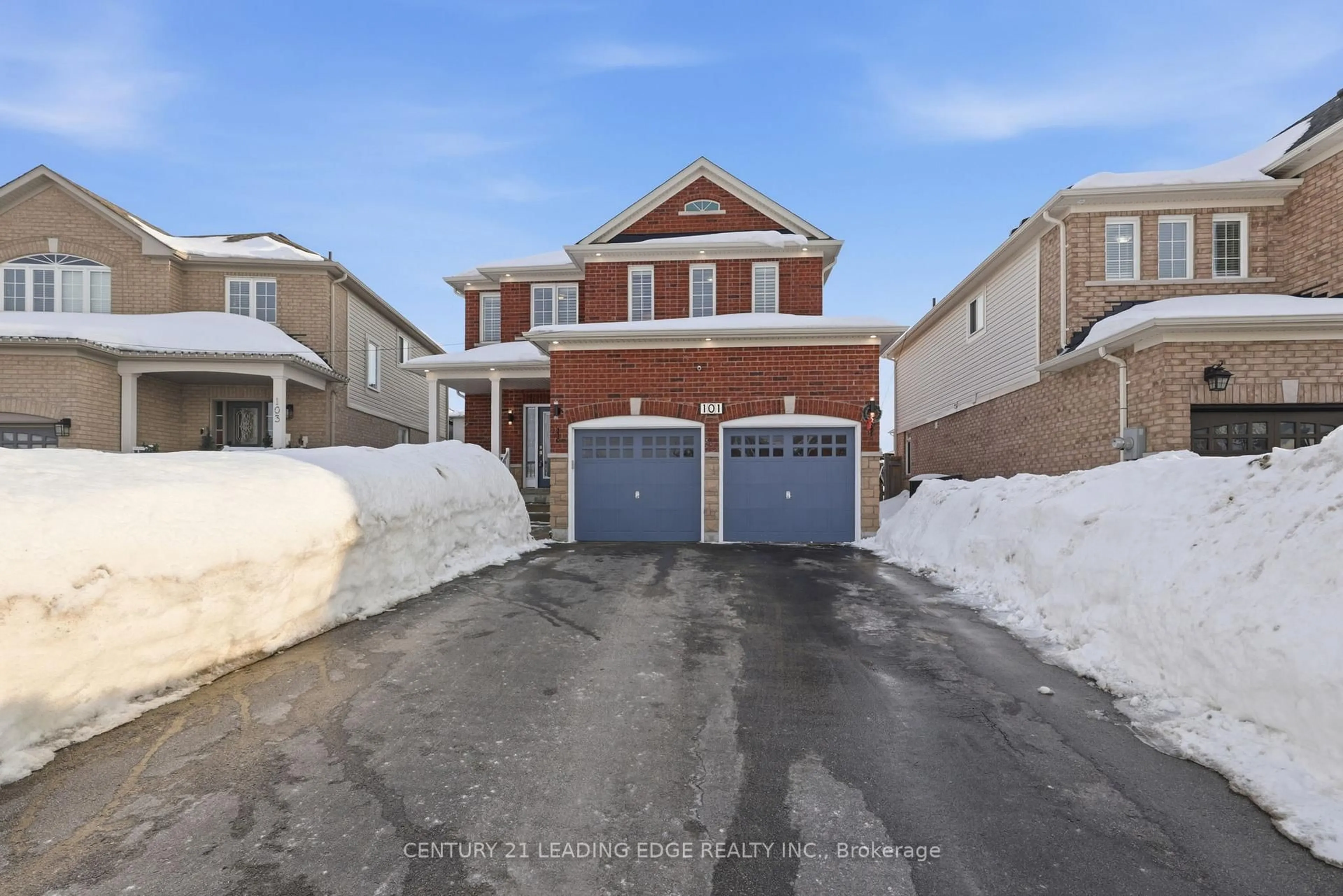 Unknown for 101 Monarchy St, Barrie Ontario L4M 0E1