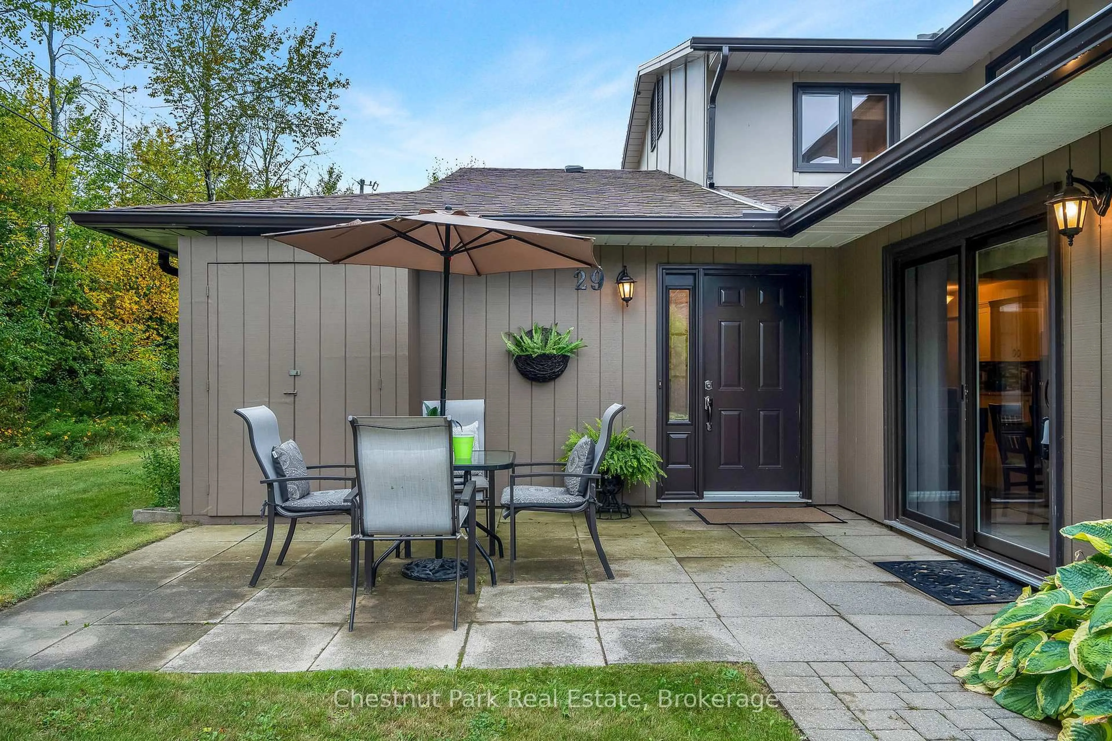 Patio, street for 29 Trafalgar Rd, Collingwood Ontario L9Y 5G4