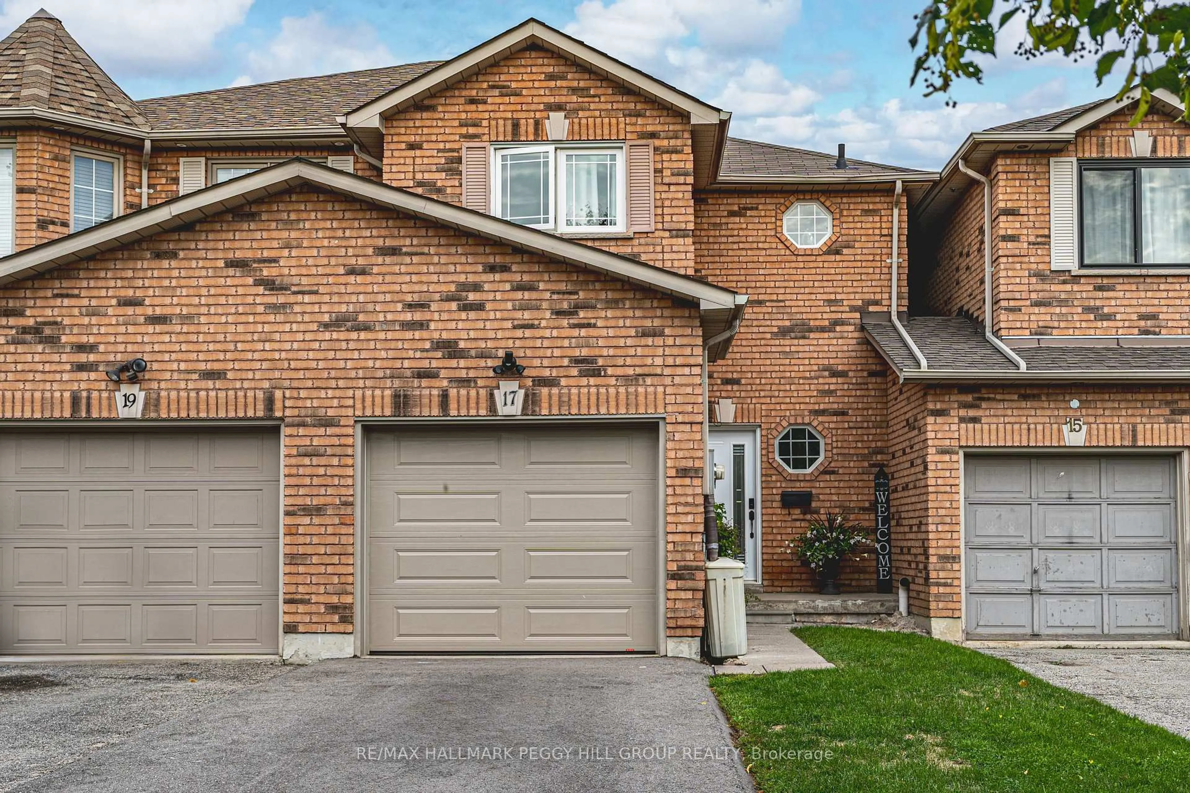 Home with brick exterior material, street for 17 Bruce Cres, Barrie Ontario L4N 8T8