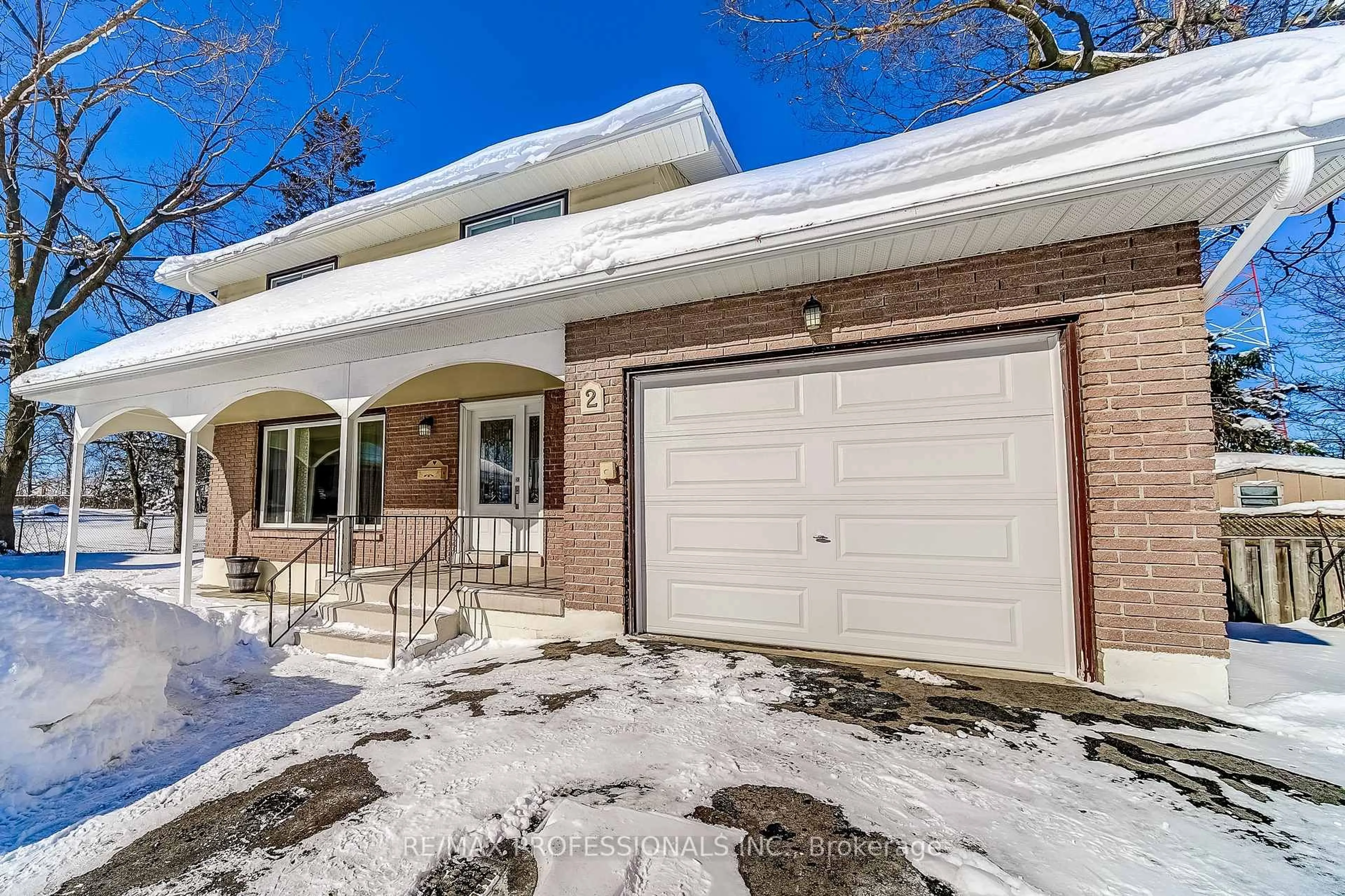 Home with brick exterior material, street for 2 Agnes St, Barrie Ontario L4M 2S2