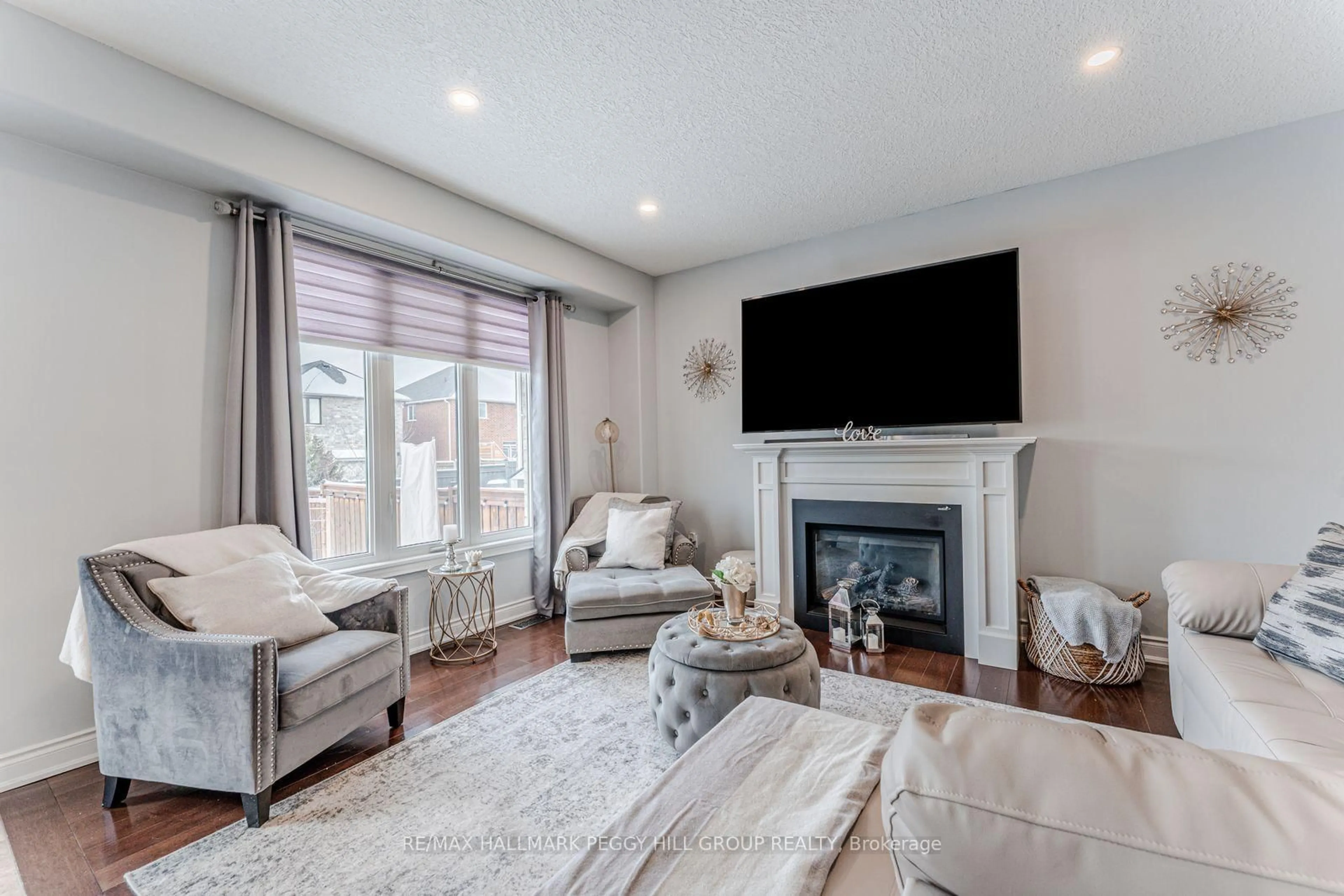 Living room with furniture, unknown for 52 Jewel House Lane, Barrie Ontario L4N 8J7