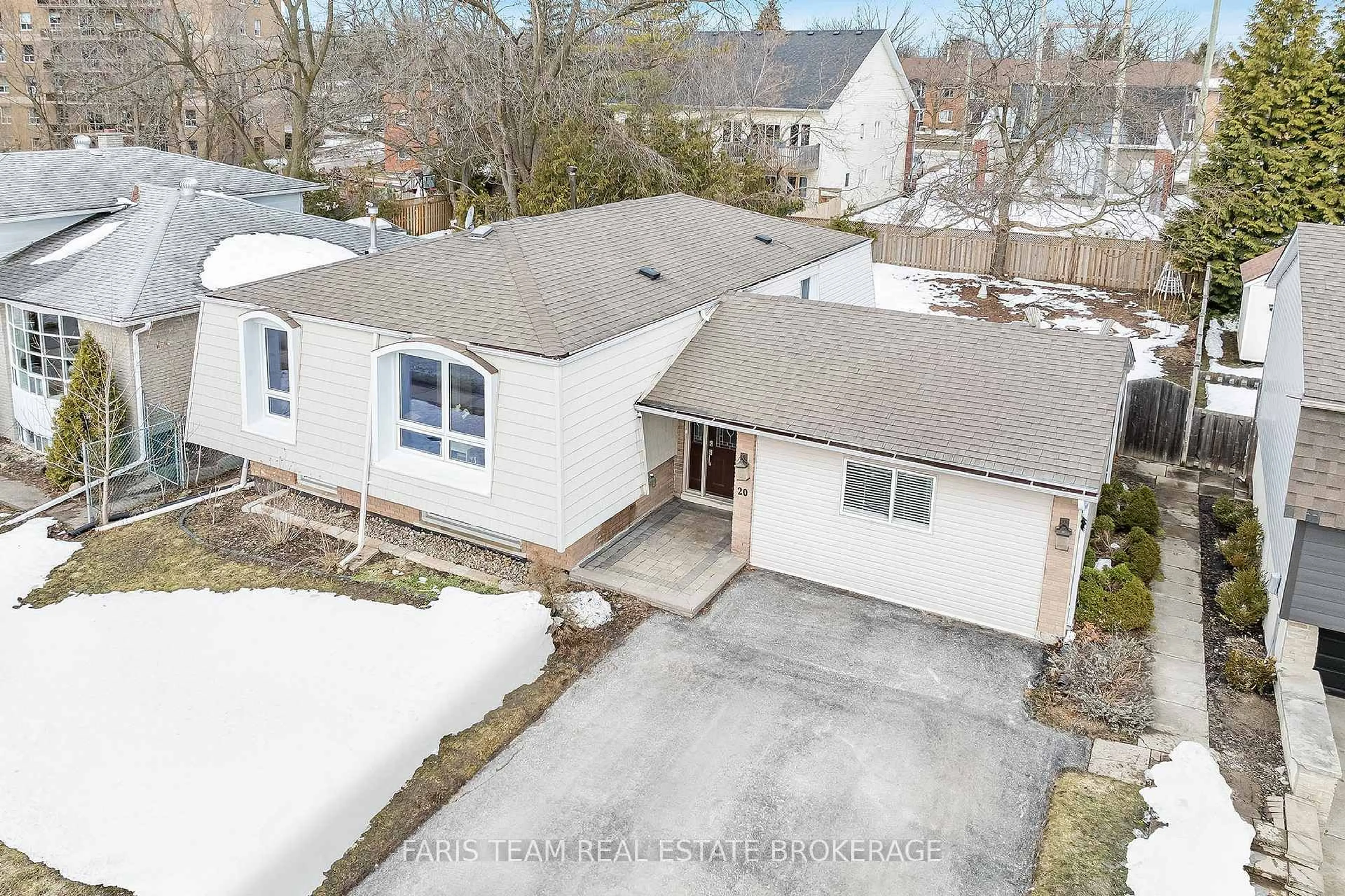 A pic from outside/outdoor area/front of a property/back of a property/a pic from drone, street for 20 Indian Arrow Rd, Barrie Ontario L4M 5G3