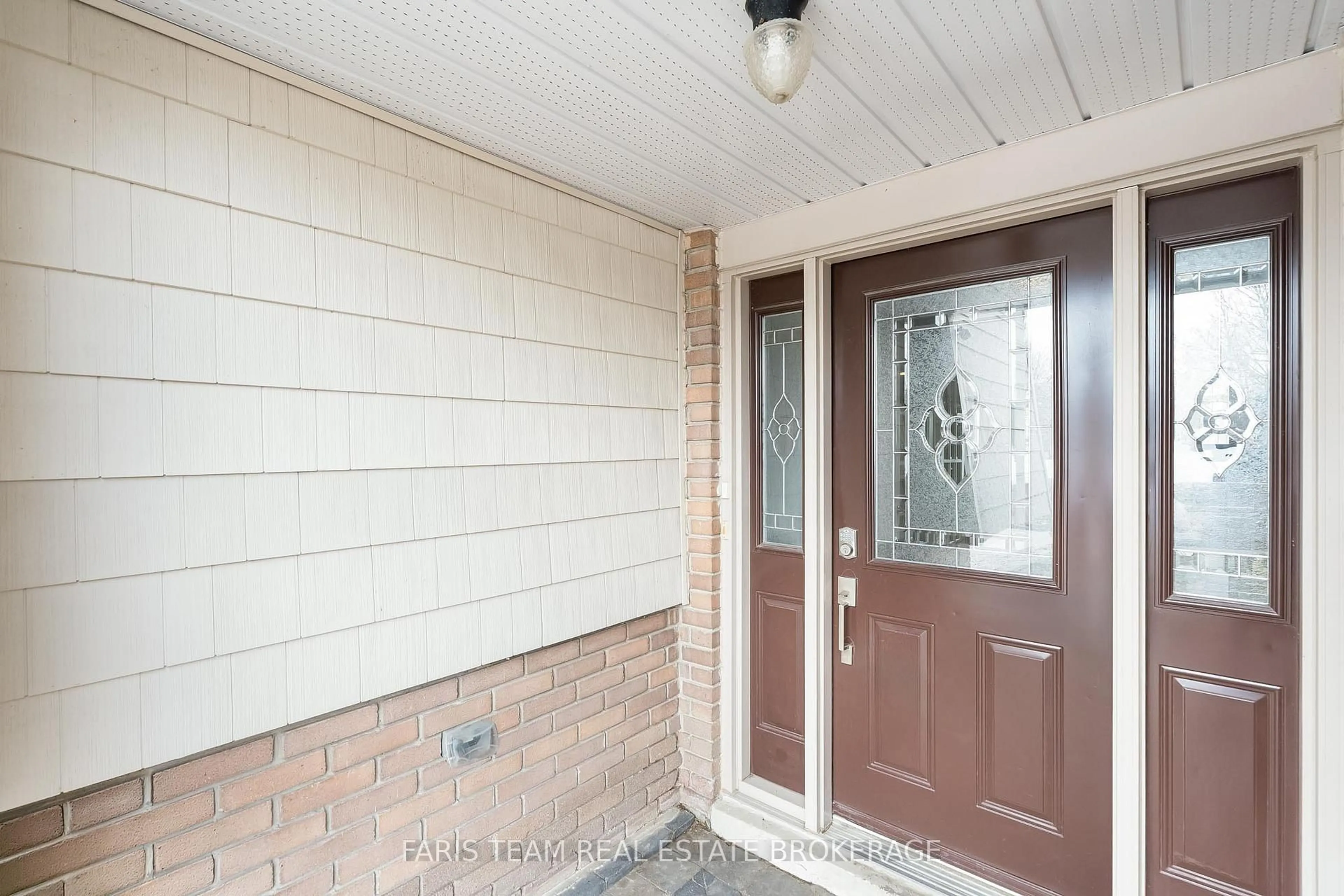 Indoor entryway for 20 Indian Arrow Rd, Barrie Ontario L4M 5G3