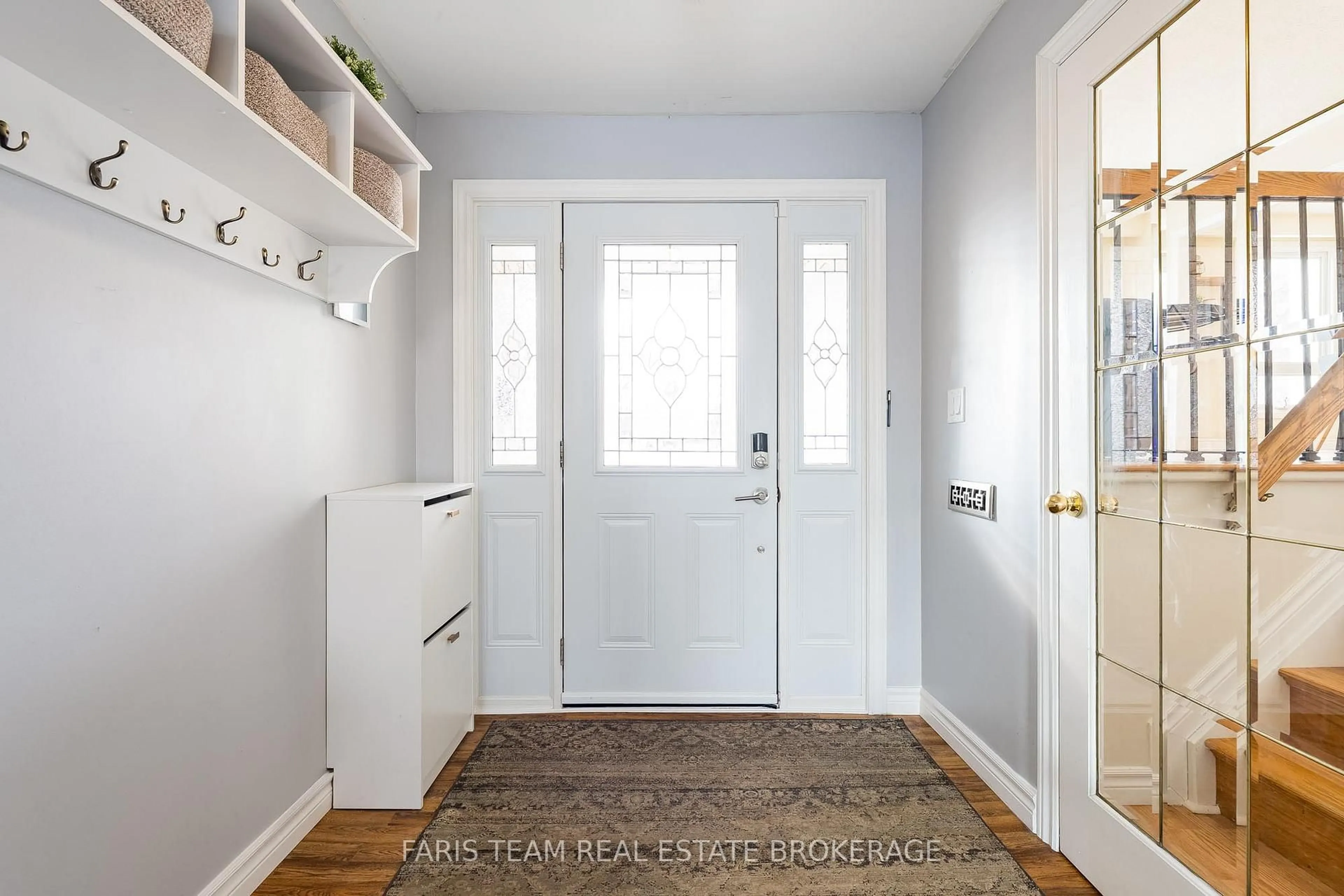 Indoor entryway for 20 Indian Arrow Rd, Barrie Ontario L4M 5G3