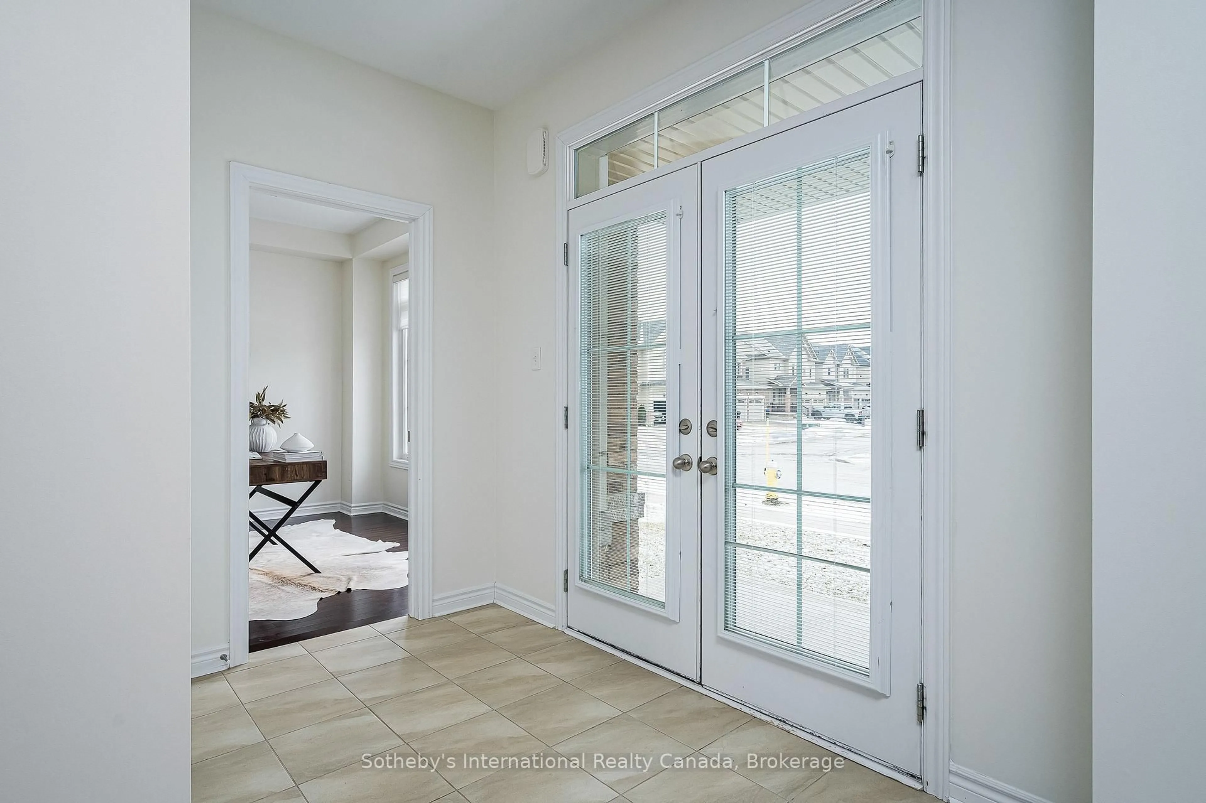 Indoor entryway for 45 Mclean Ave, Collingwood Ontario L4Y 3Z6