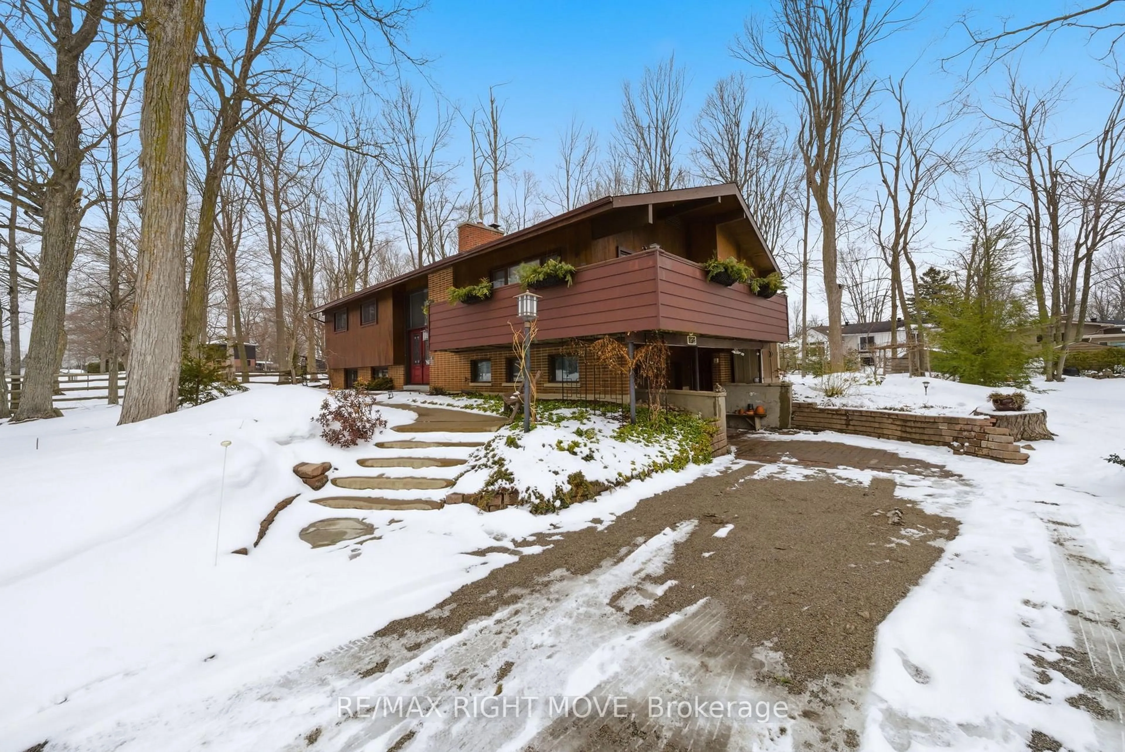 Unknown for 220 Belmoral Dr, Orillia Ontario L3V 5R1