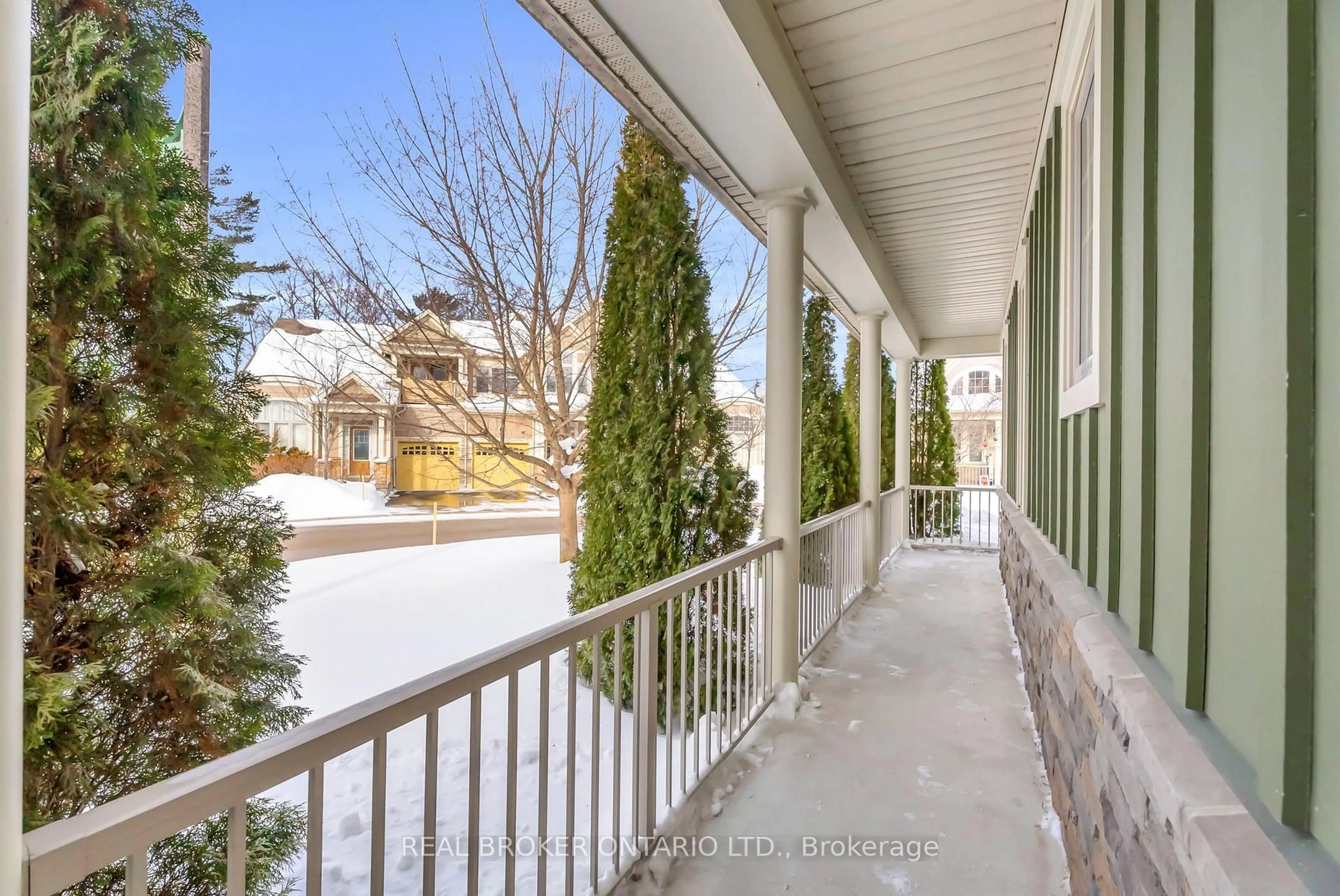 Patio, street for 24 Savannah Cres, Wasaga Beach Ontario L9Z 0G3