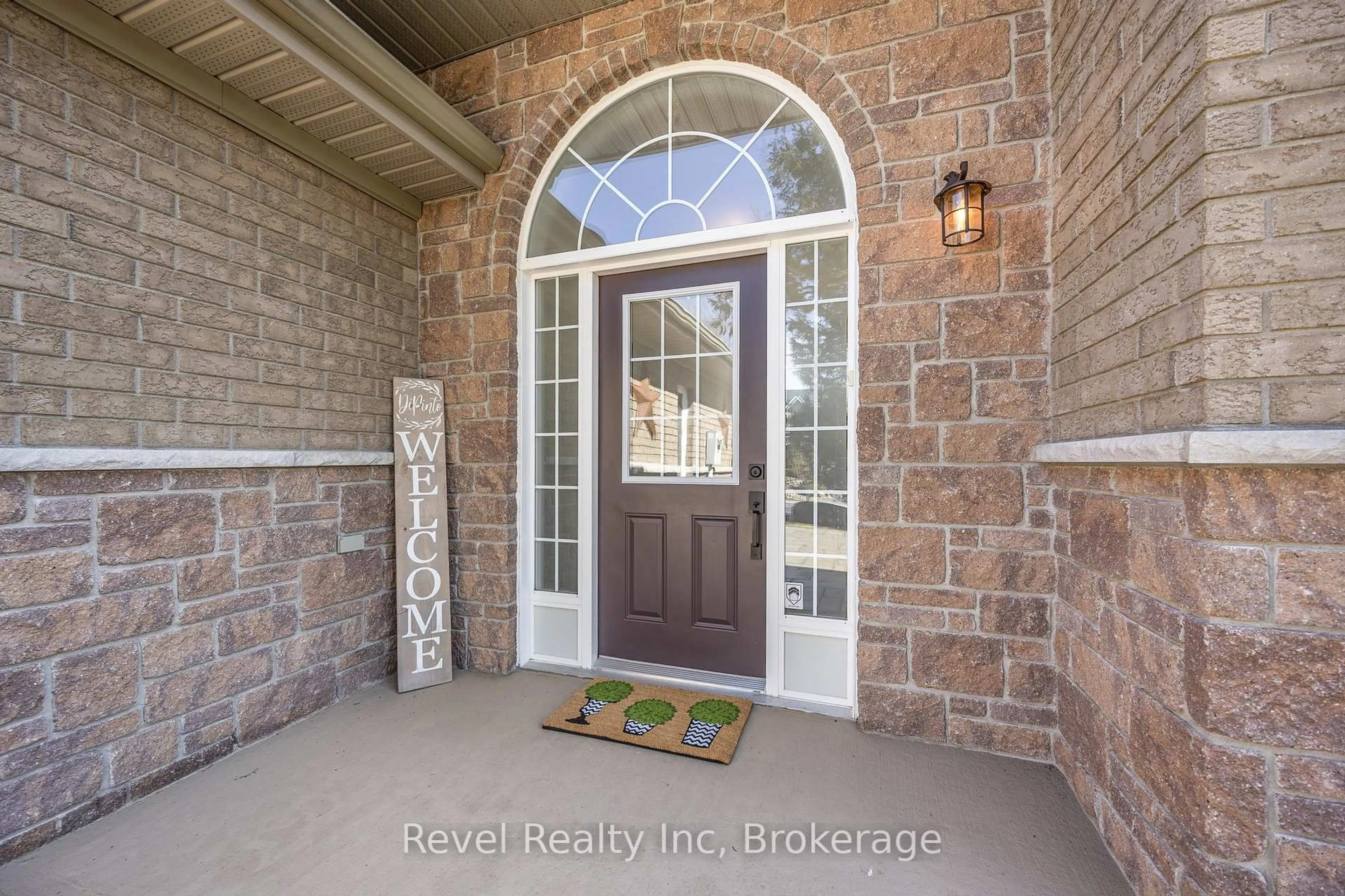 Indoor entryway for 89 TROUT Lane, Tiny Ontario L9M 0J1