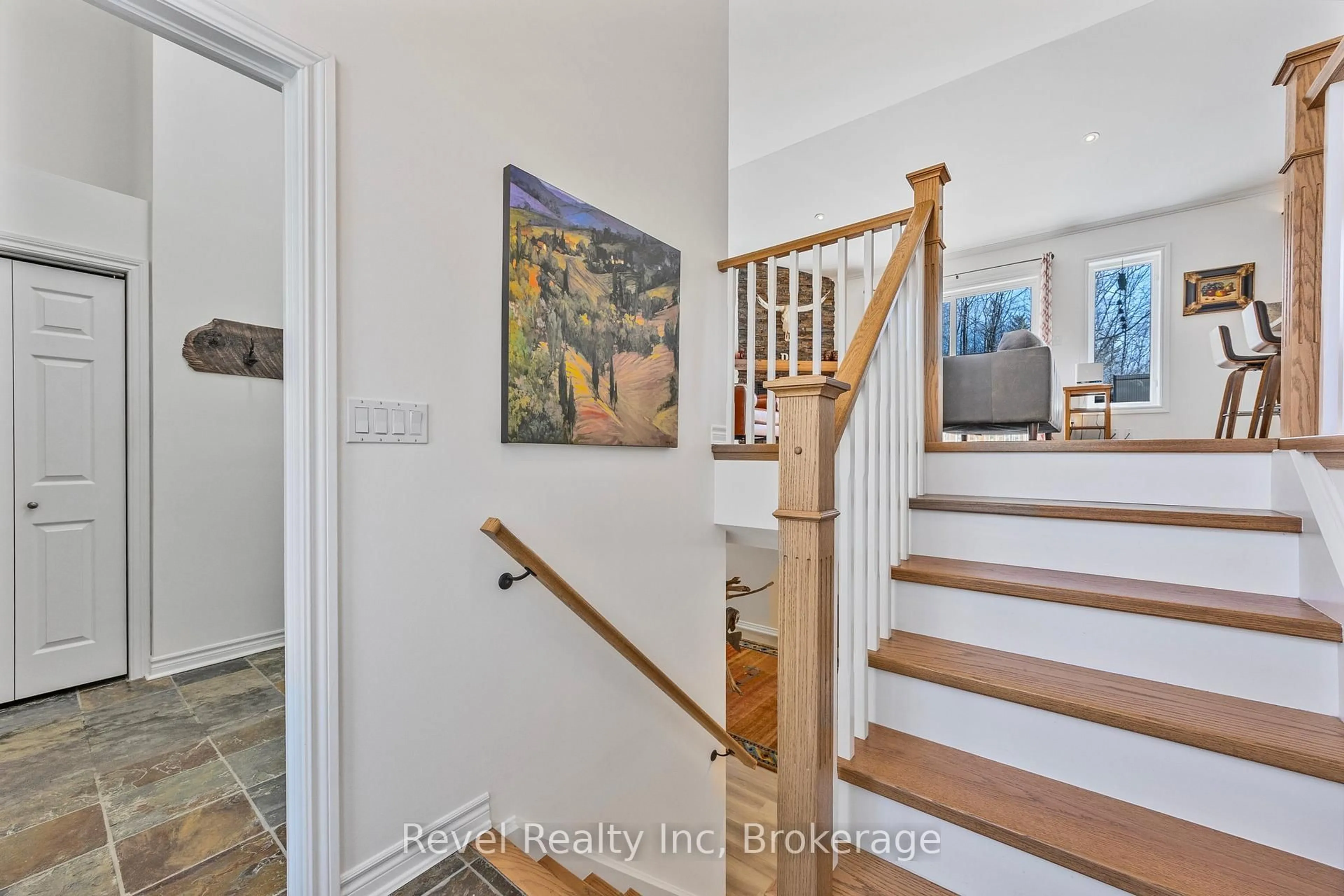 Indoor entryway for 89 TROUT Lane, Tiny Ontario L9M 0J1