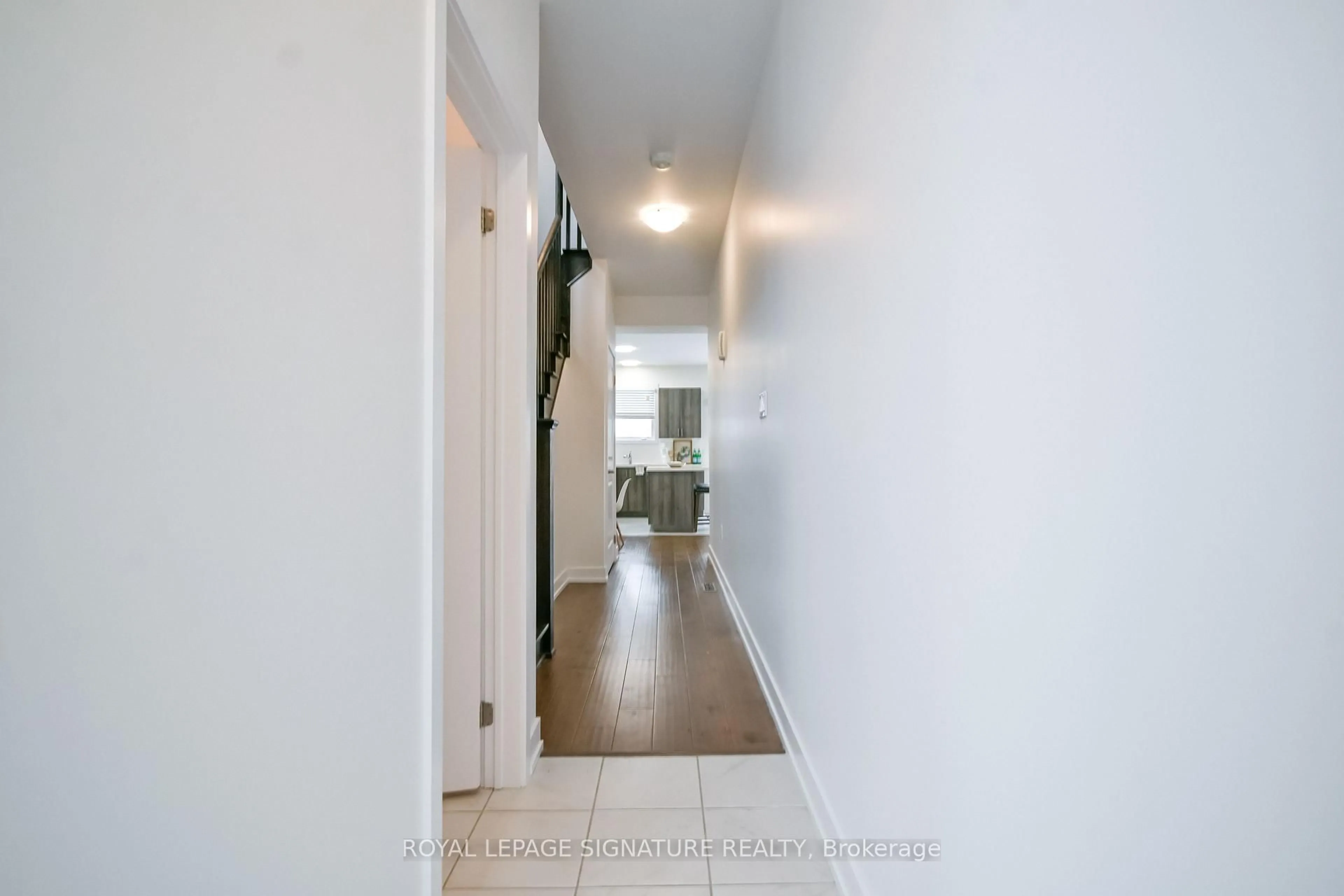 Indoor entryway for 23 Turnberry Lane, Barrie Ontario L9J 0M8
