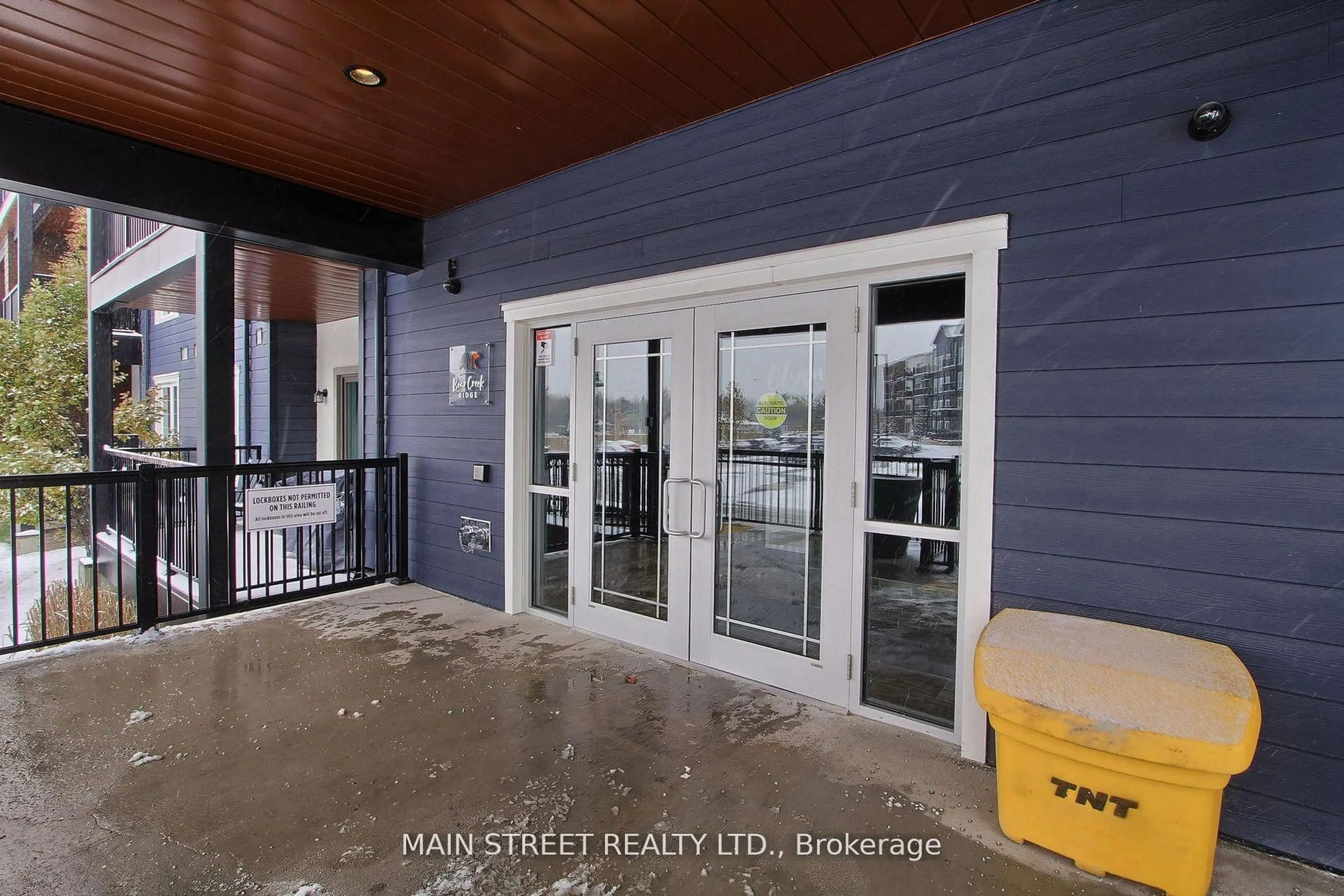 Indoor entryway for 20 Koda St #402, Barrie Ontario L9J 0J7