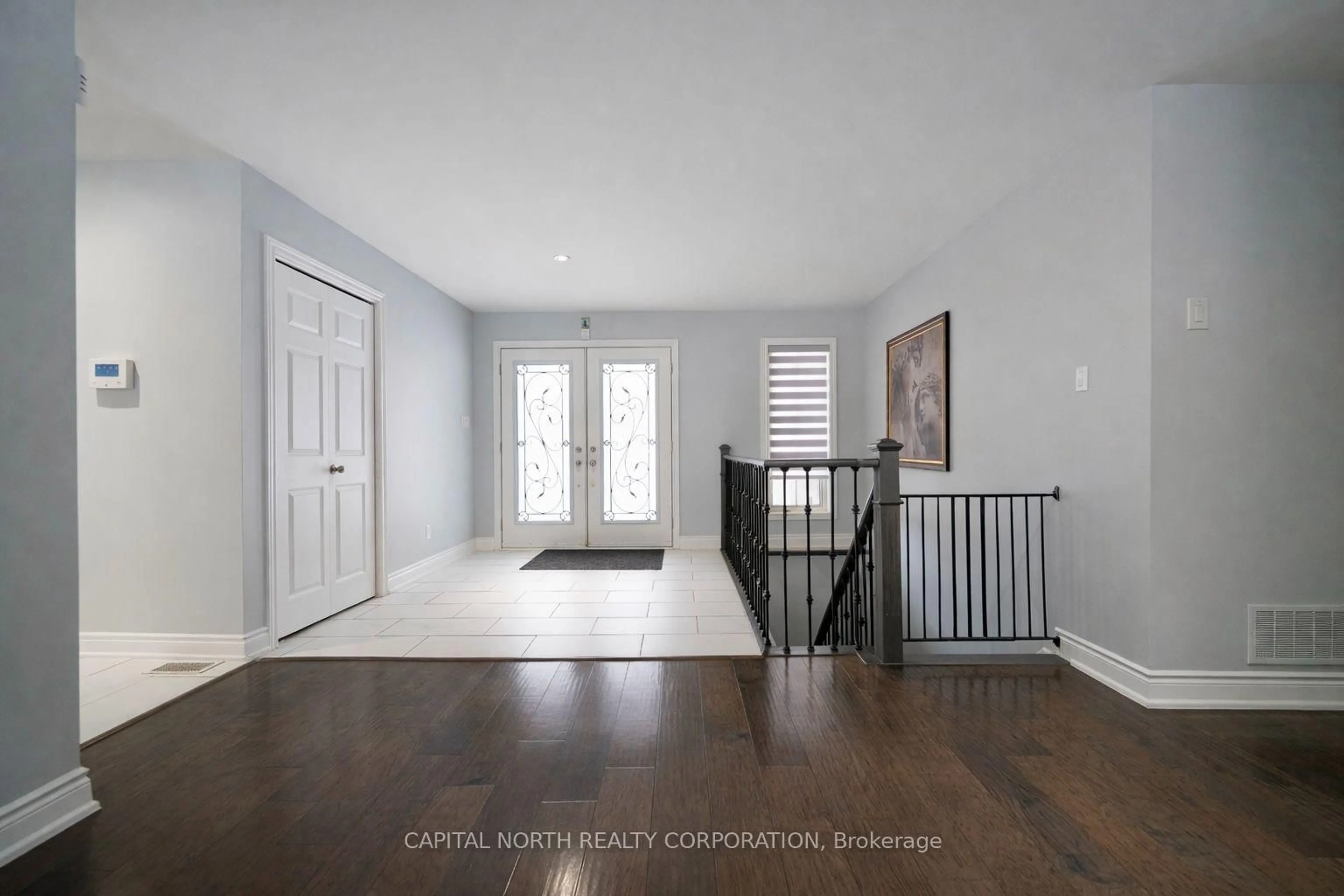 Indoor entryway for 8 Downer Cres, Wasaga Beach Ontario L9Z 1C2