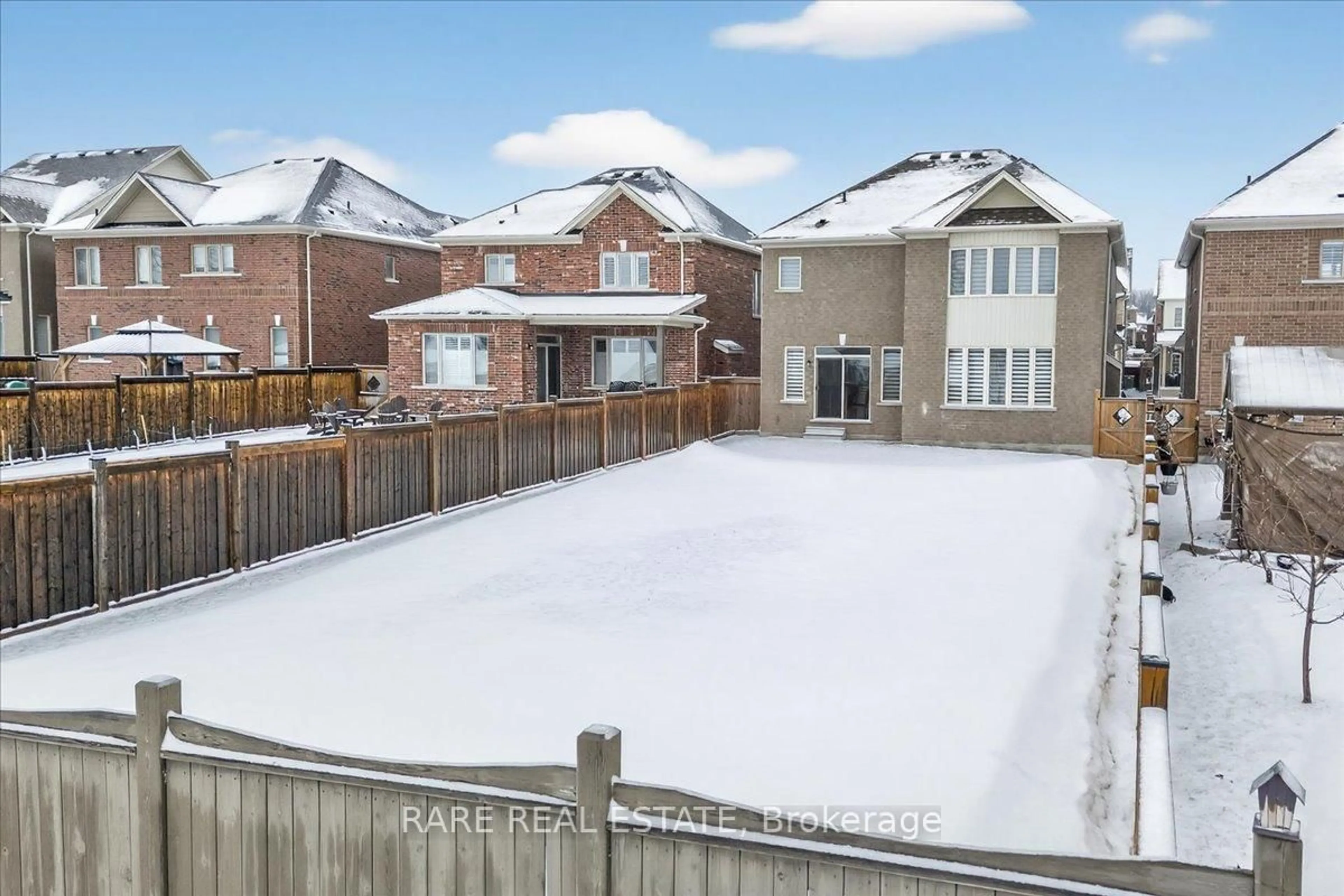 A pic from outside/outdoor area/front of a property/back of a property/a pic from drone, unknown for 53 Rugman Cres, Springwater Ontario L9X 2A4