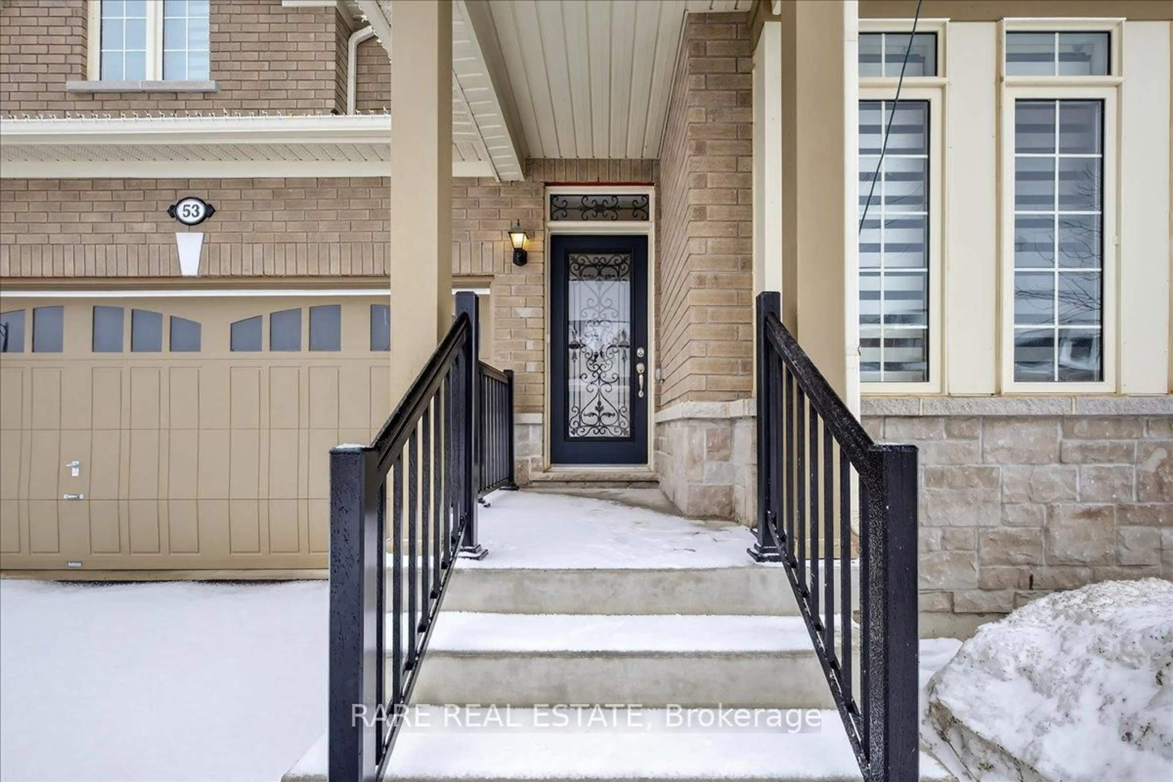 Indoor entryway for 53 Rugman Cres, Springwater Ontario L9X 2A4