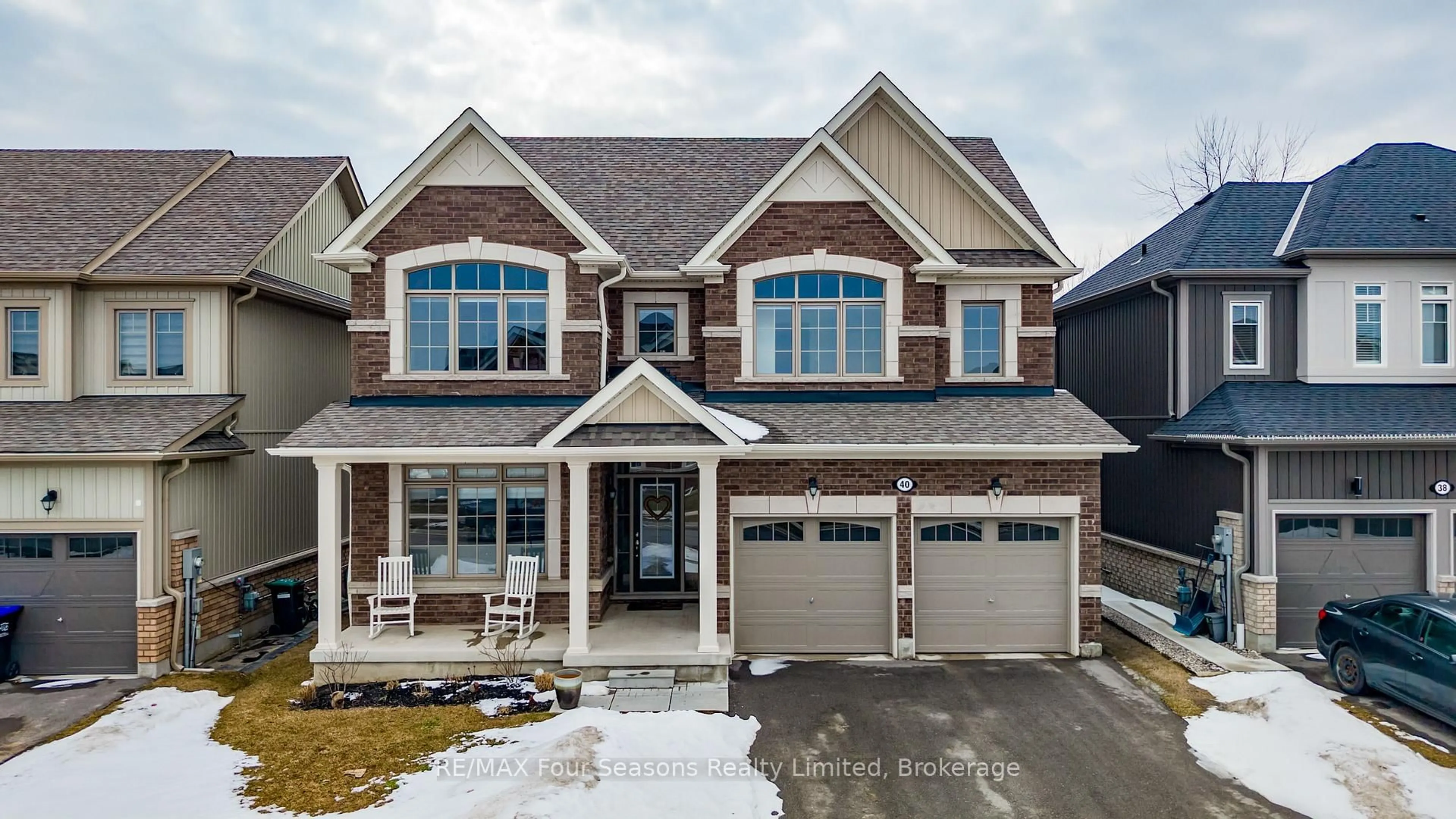 Home with brick exterior material, street for 40 Kirby Ave, Collingwood Ontario L9Y 3W8