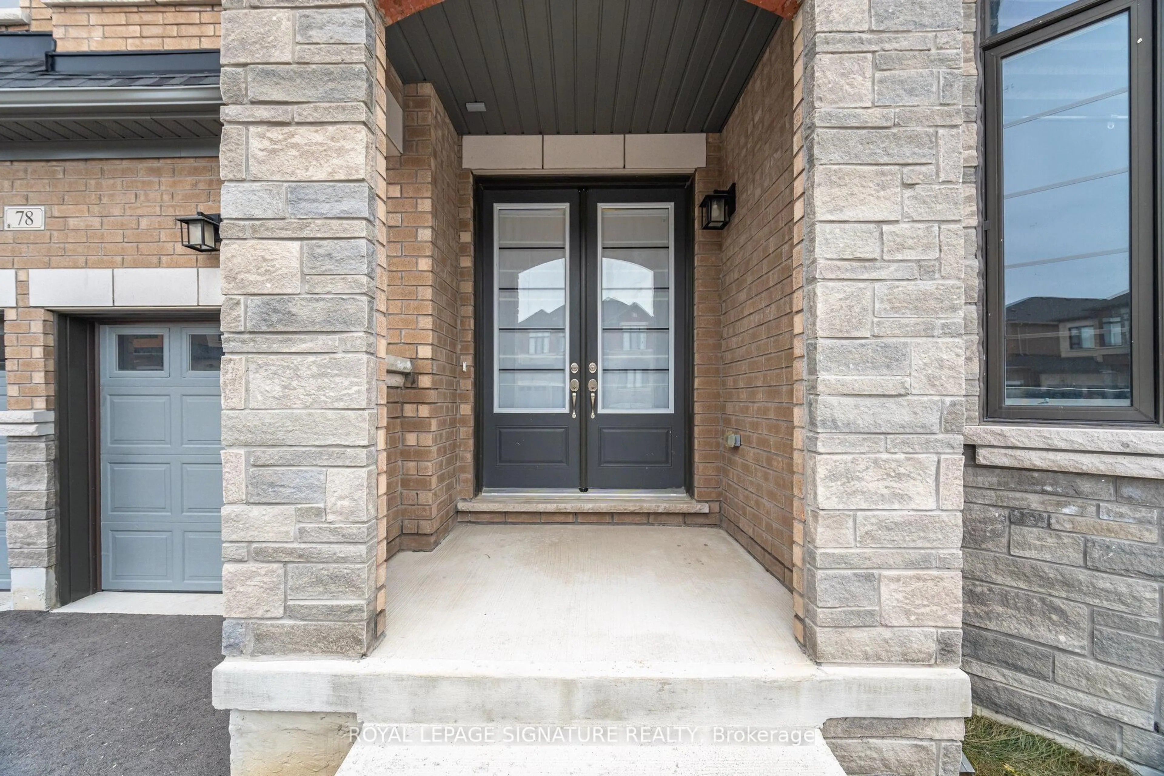 Indoor entryway for 78 Bearberry Rd, Springwater Ontario L9X 2C9