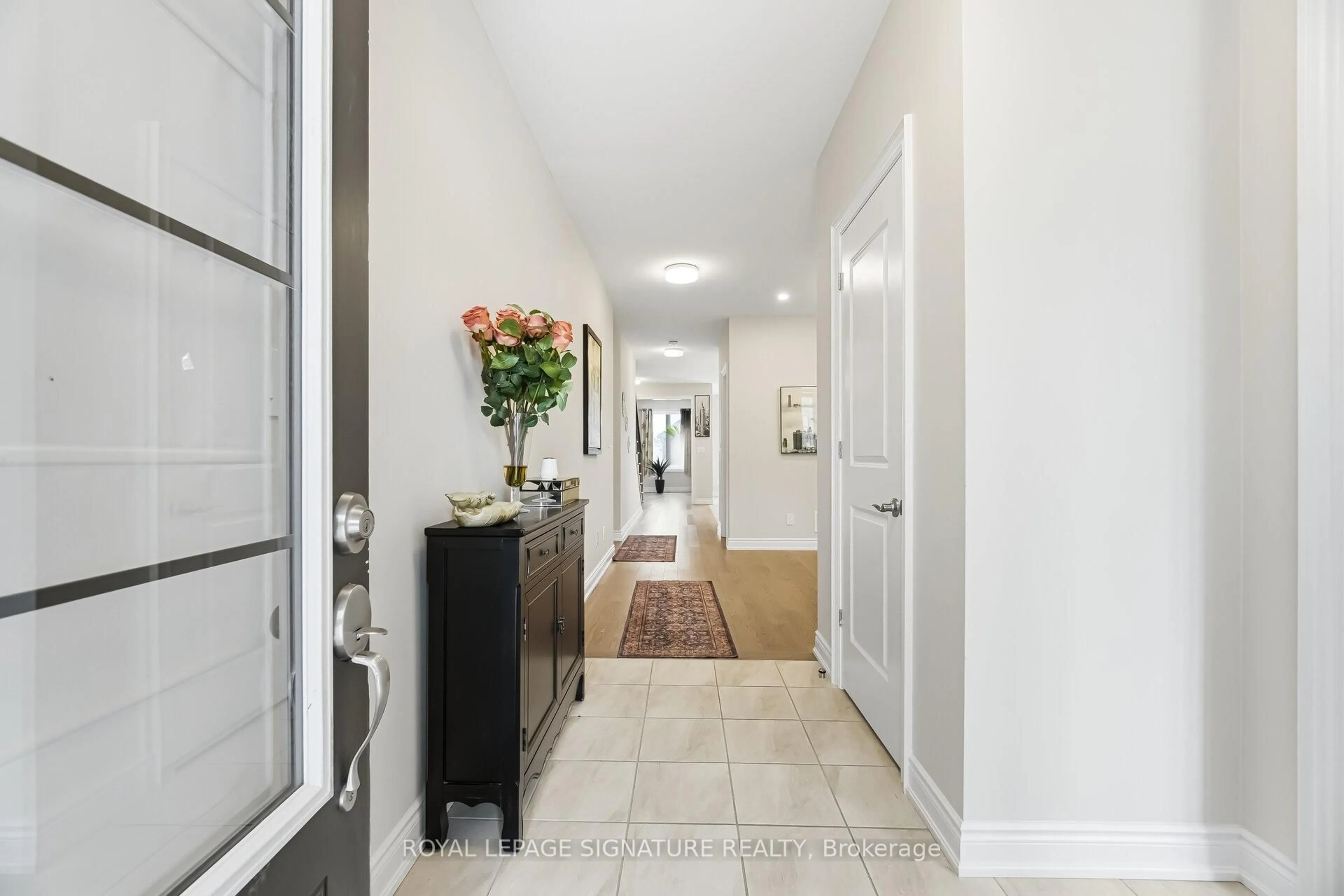 Indoor entryway for 78 Bearberry Rd, Springwater Ontario L9X 2C9
