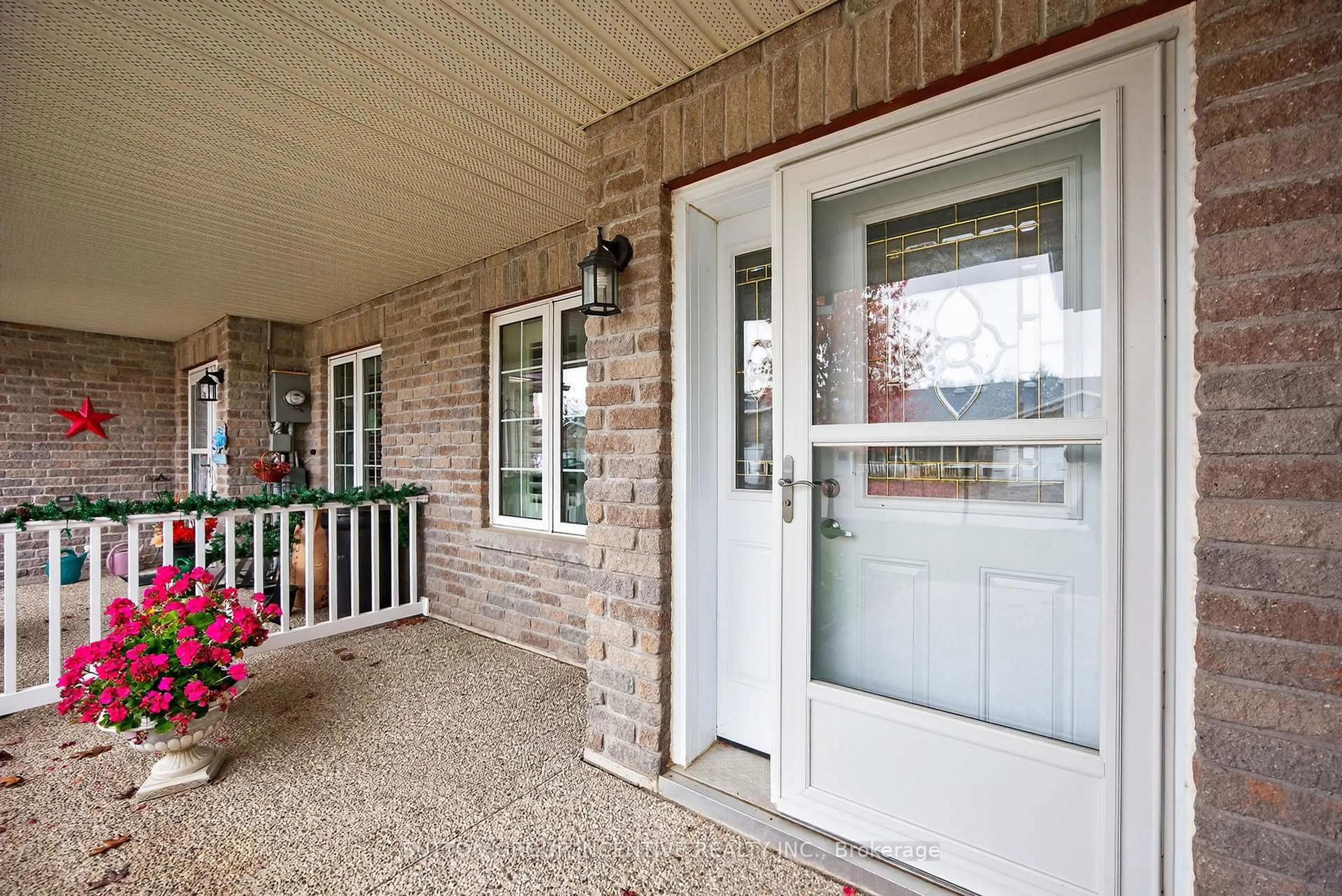 Indoor entryway for 53 Clover Cres, Wasaga Beach Ontario L9Z 0A4