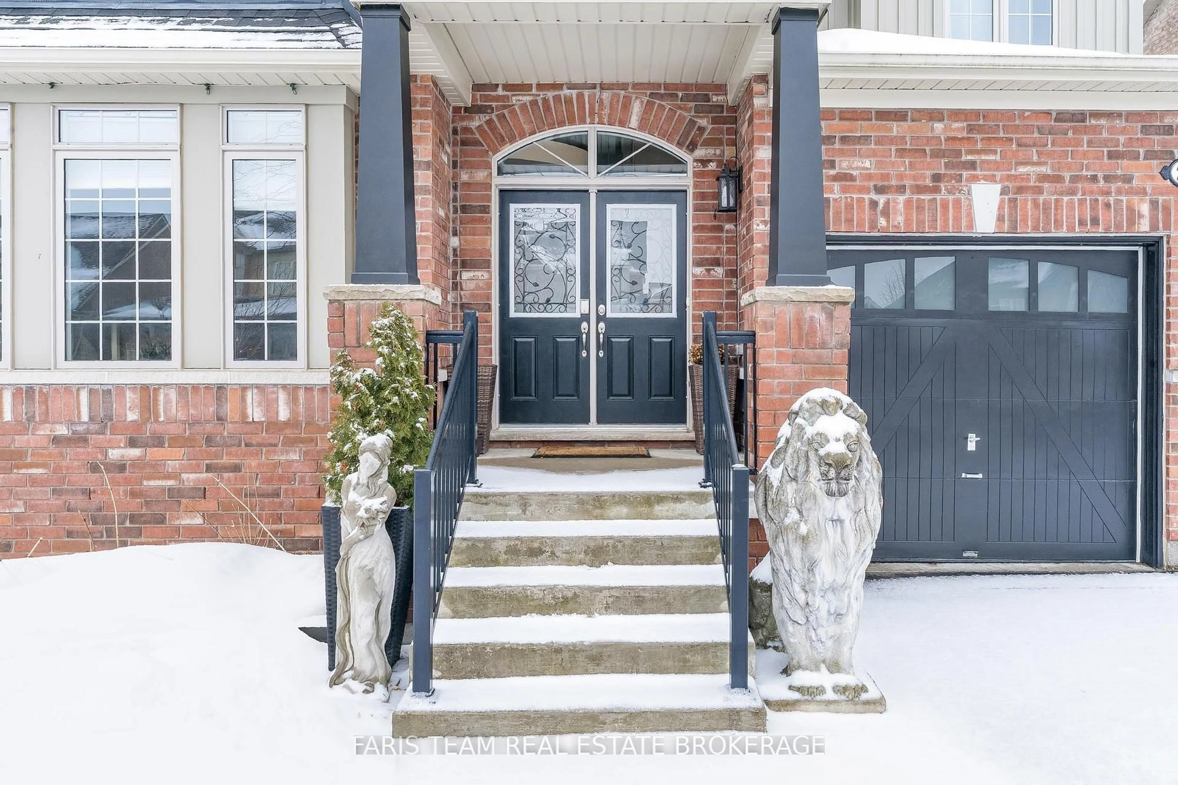 Indoor entryway for 27 Marks Rd, Springwater Ontario L9X 0S5