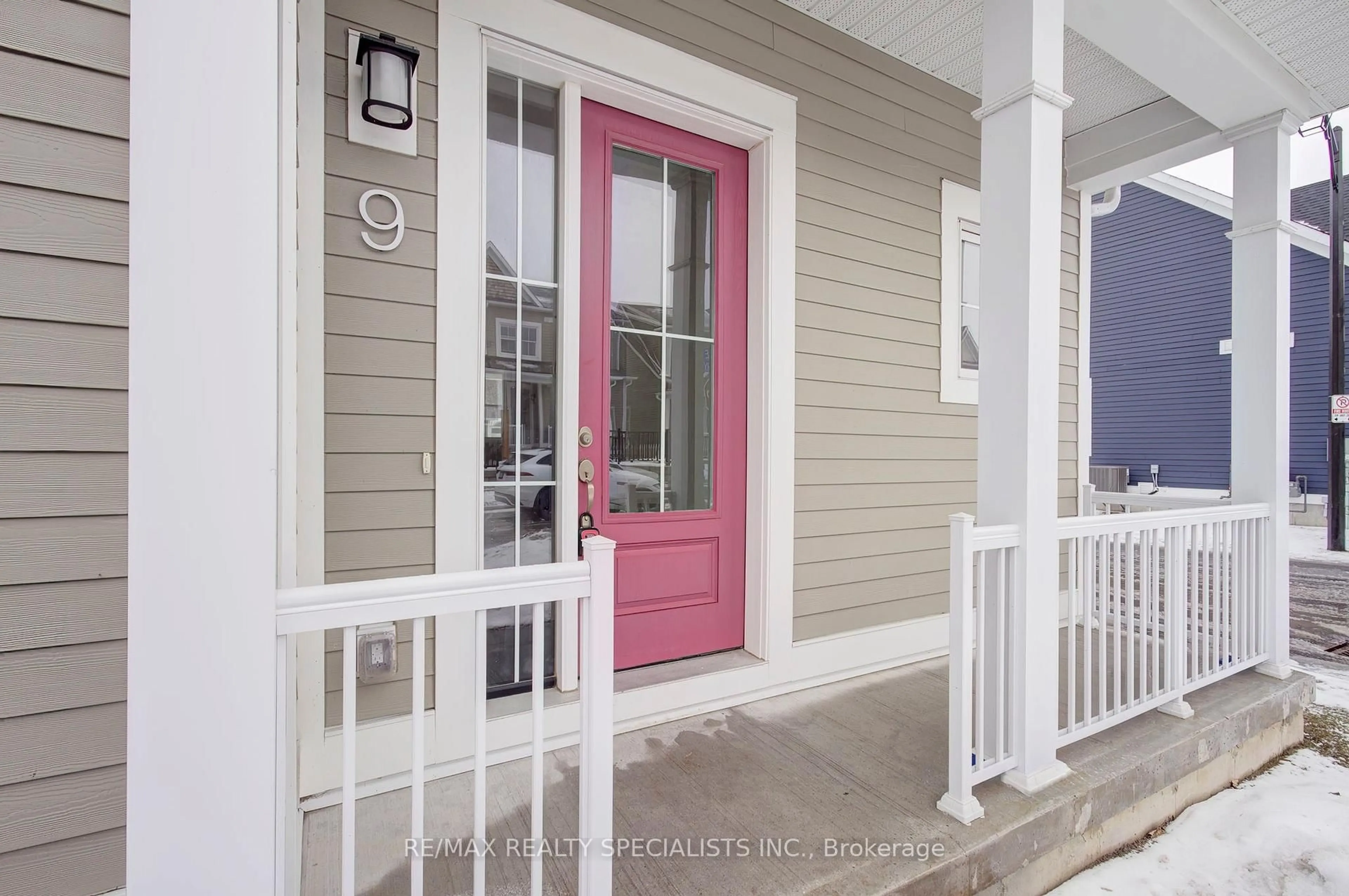 Indoor entryway for 9 Discovery Tr, Midland Ontario L4R 0H3
