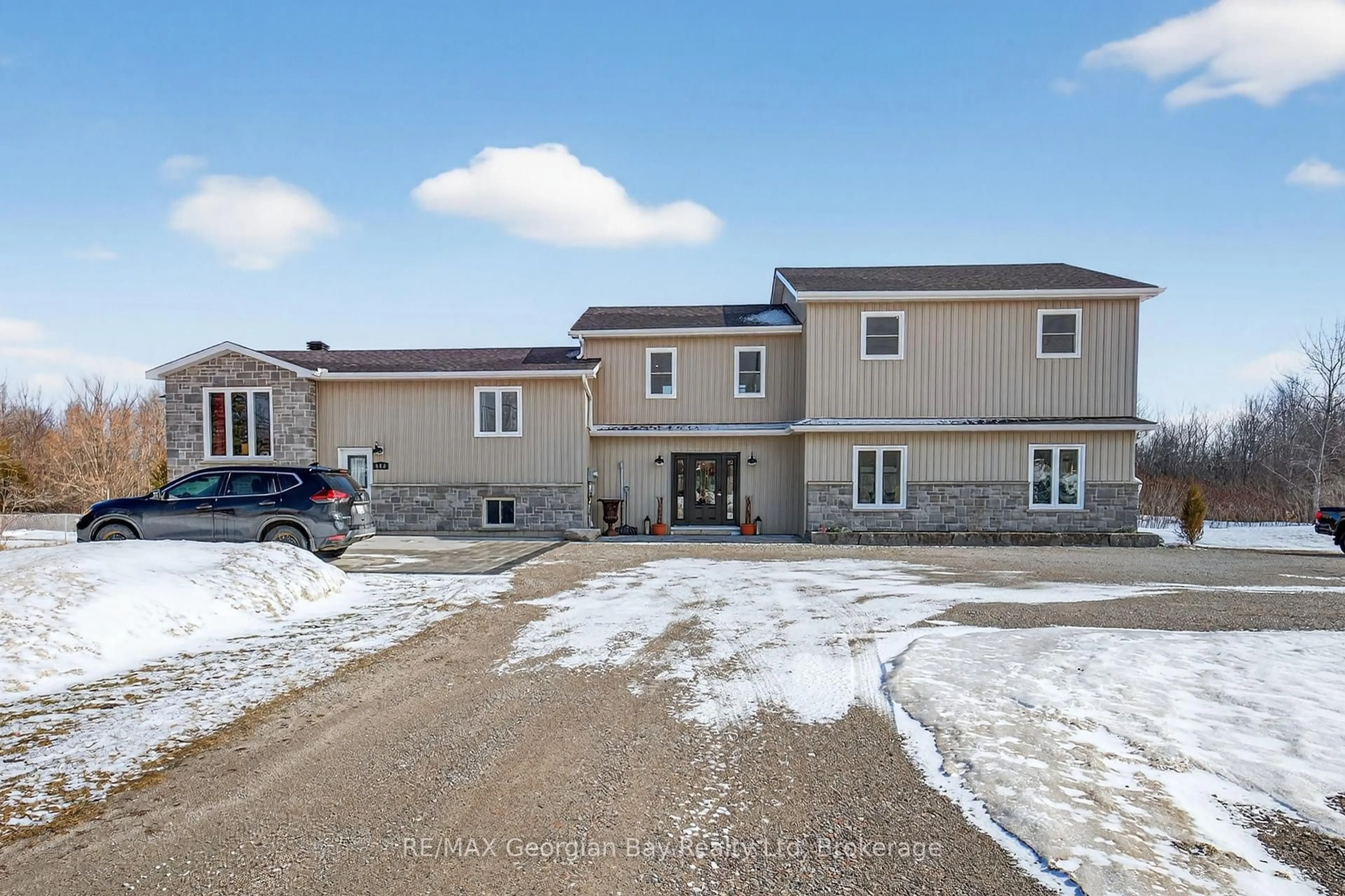 A pic from outside/outdoor area/front of a property/back of a property/a pic from drone, building for 449 Park St, Tay Ontario L0K 2A0