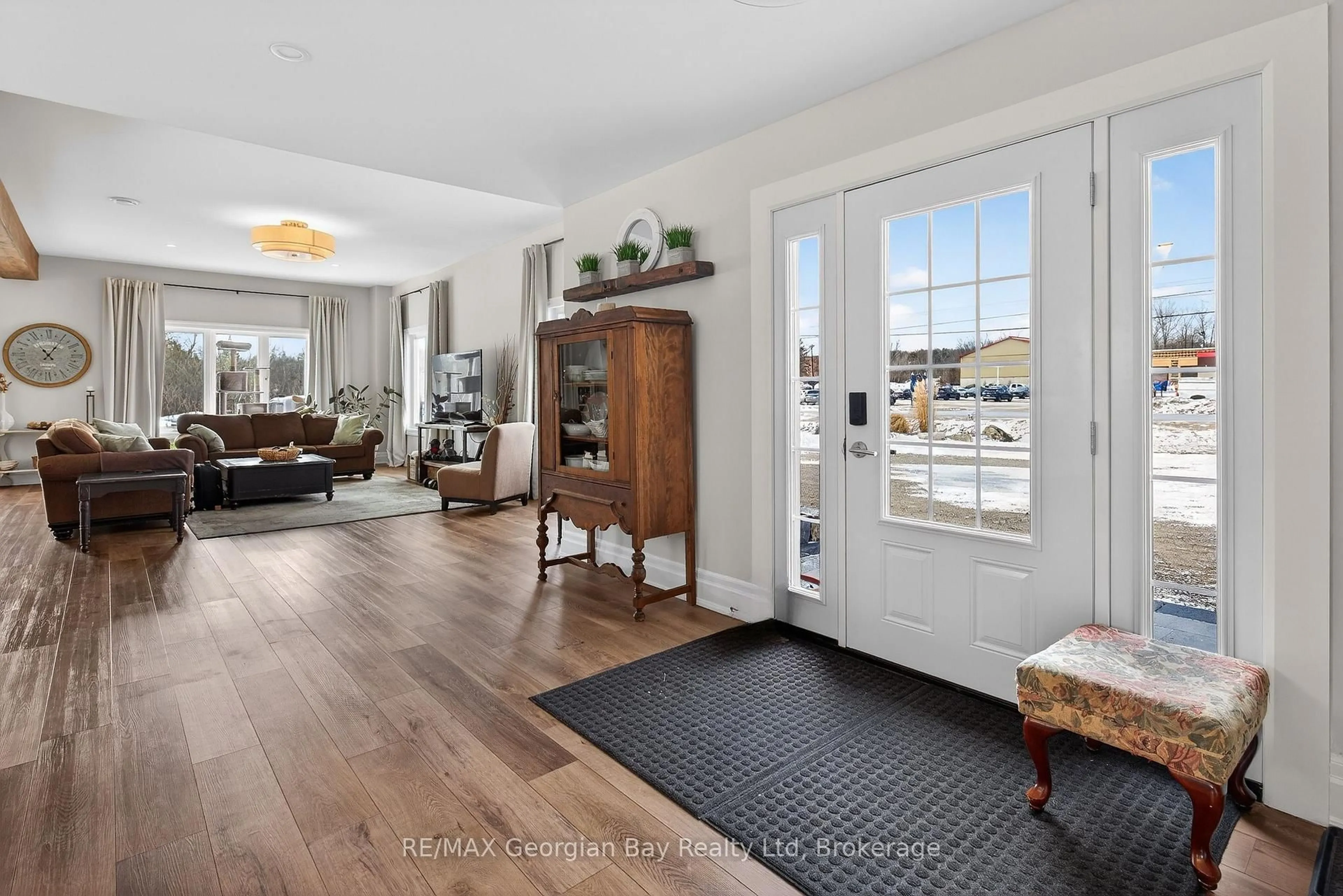 Indoor entryway for 449 Park St, Tay Ontario L0K 2A0