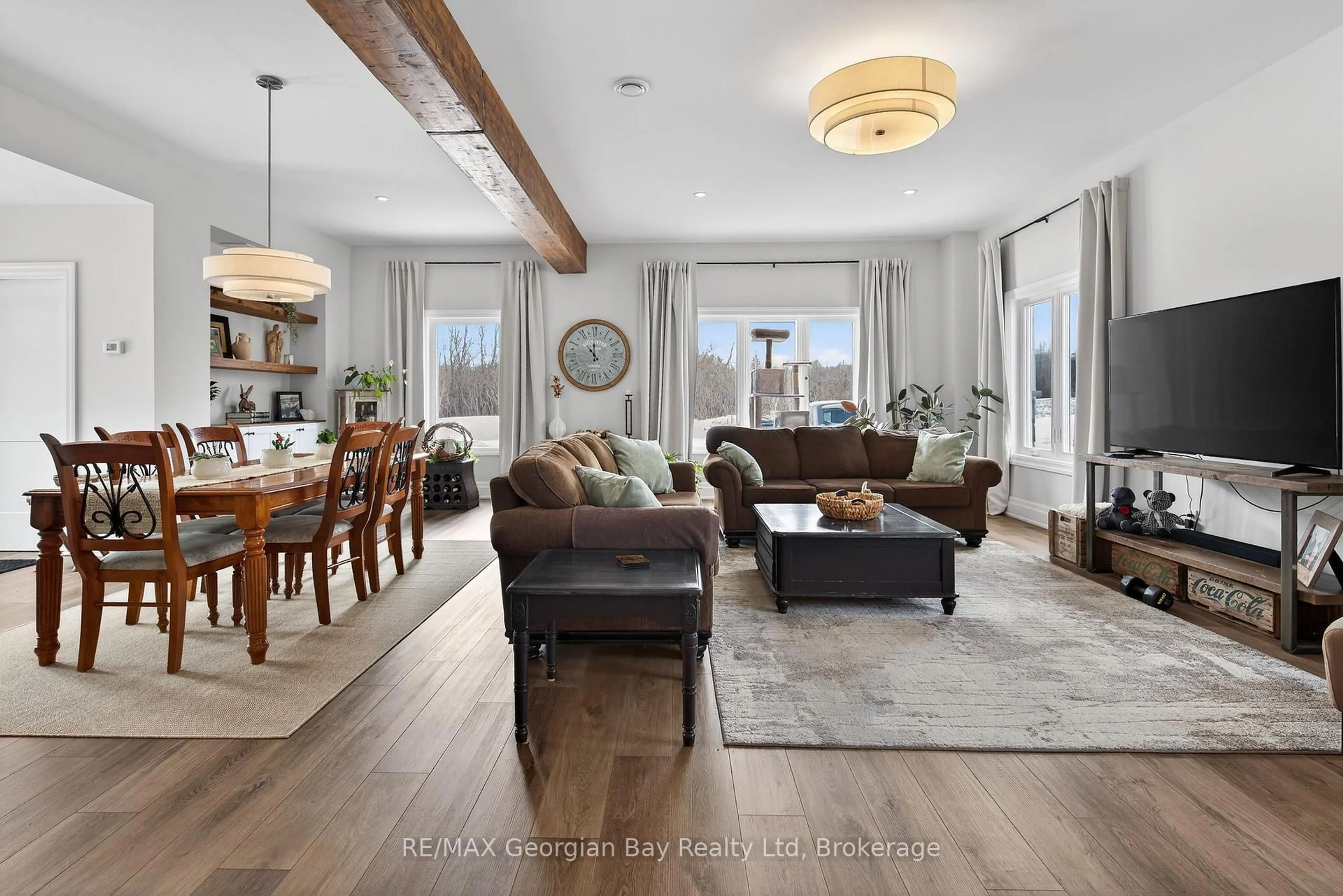 Living room with furniture, unknown for 449 Park St, Tay Ontario L0K 2A0