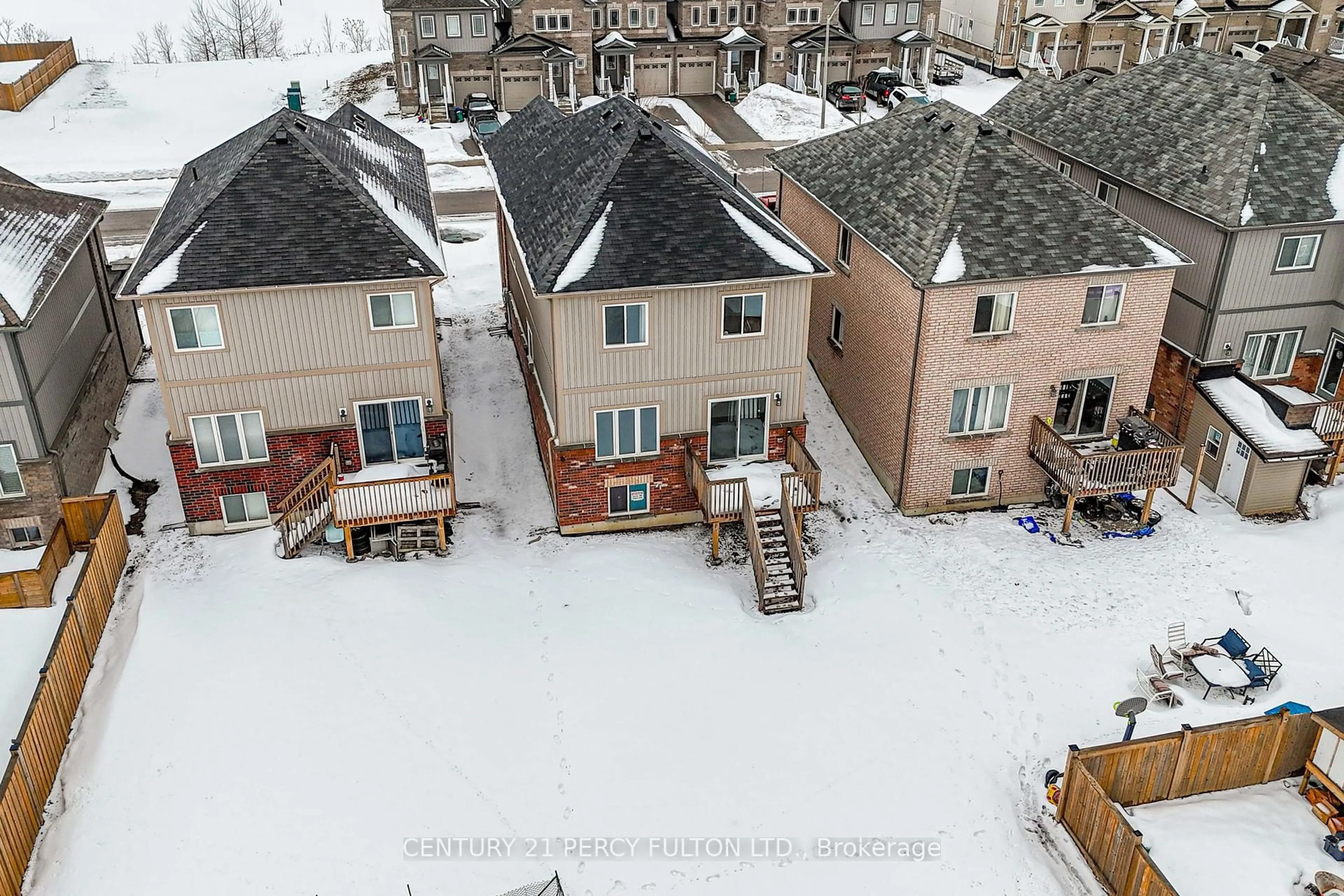 A pic from outside/outdoor area/front of a property/back of a property/a pic from drone, city buildings view from balcony for 170 Diana Dr, Orillia Ontario L3V 8J7