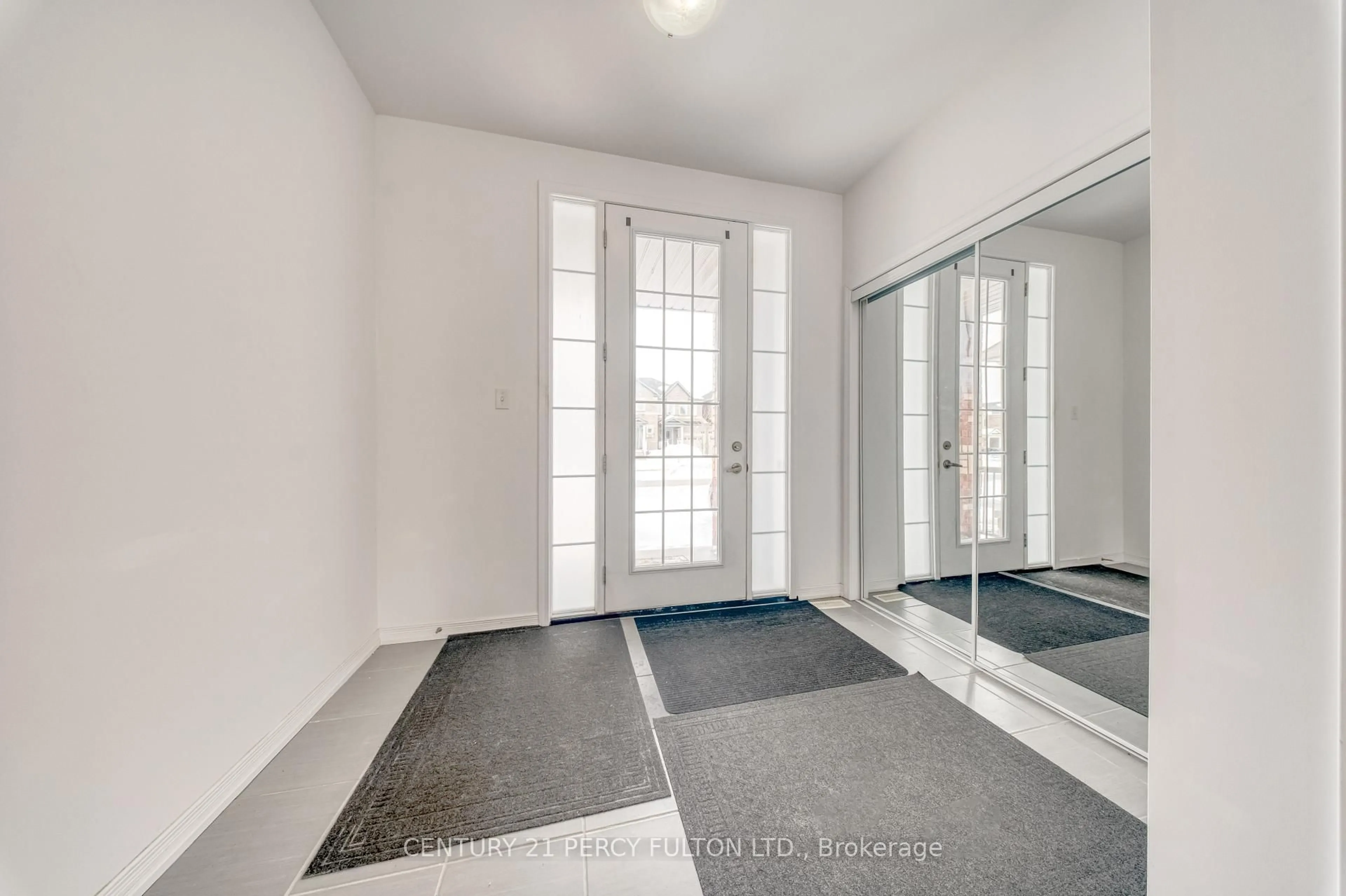 Indoor entryway for 170 Diana Dr, Orillia Ontario L3V 8J7