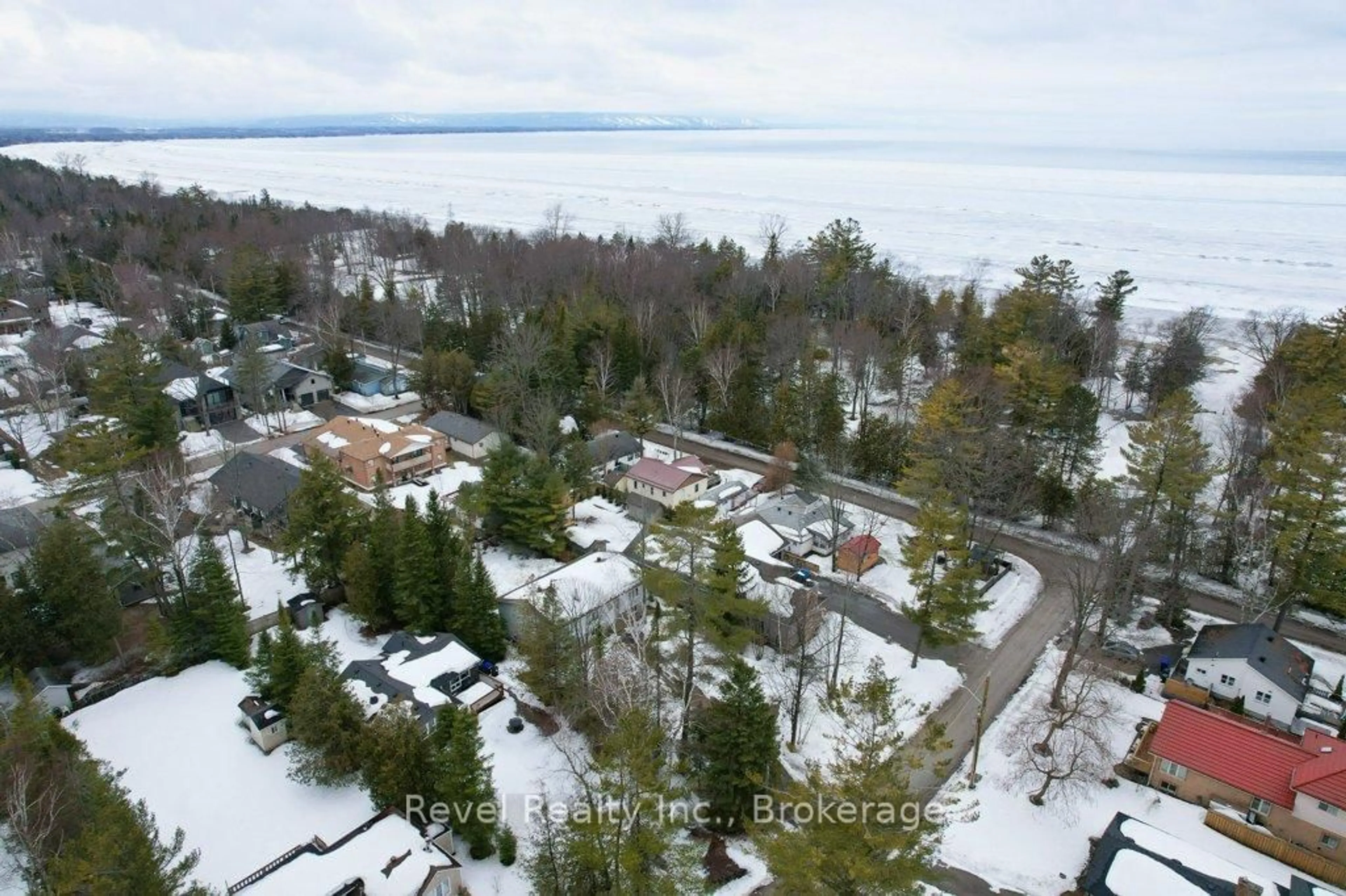 A pic from outside/outdoor area/front of a property/back of a property/a pic from drone, water/lake/river/ocean view for 64 32nd St, Wasaga Beach Ontario L9Z 2C4