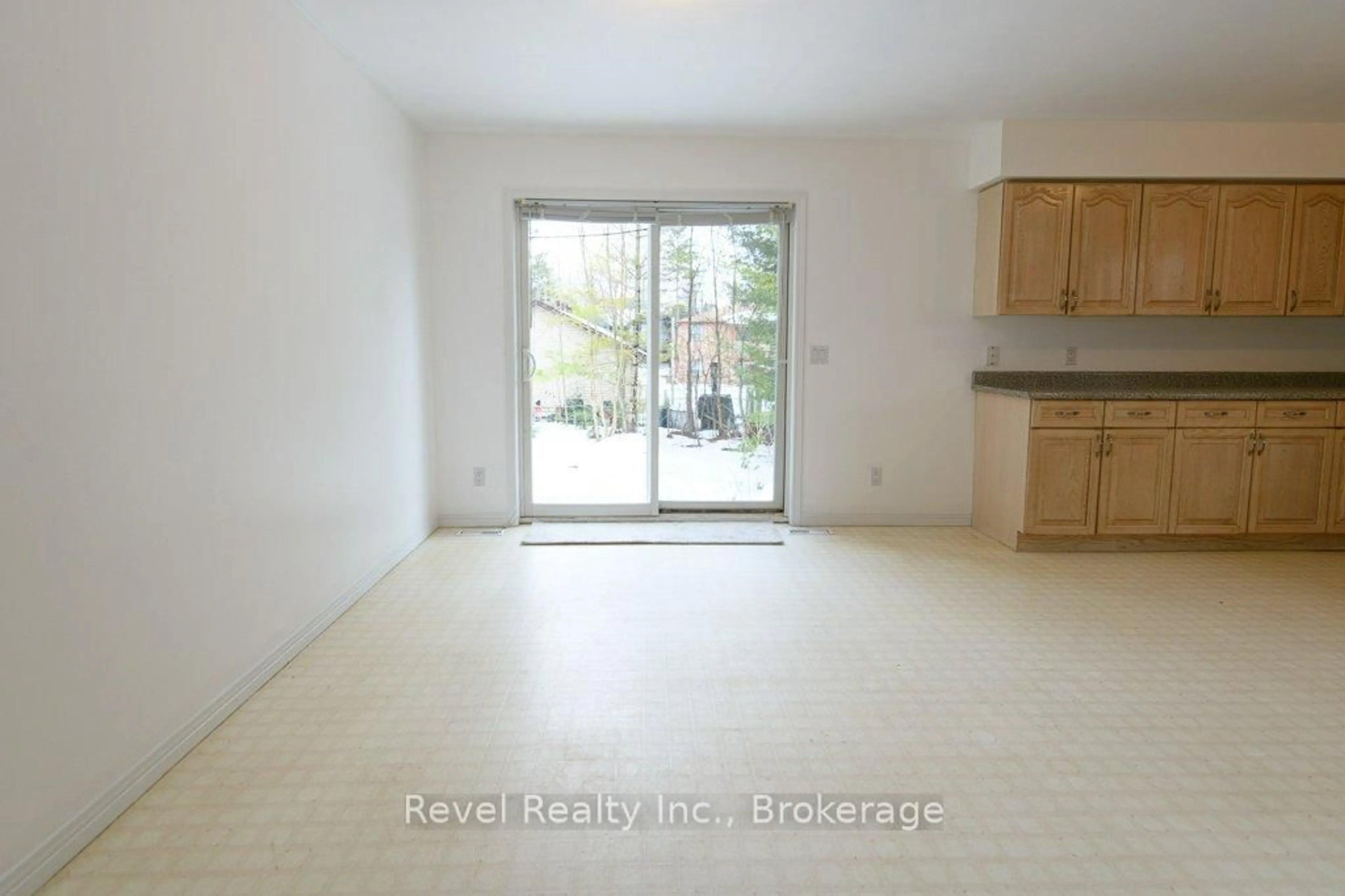 A pic of a room for 64 32nd St, Wasaga Beach Ontario L9Z 2C4