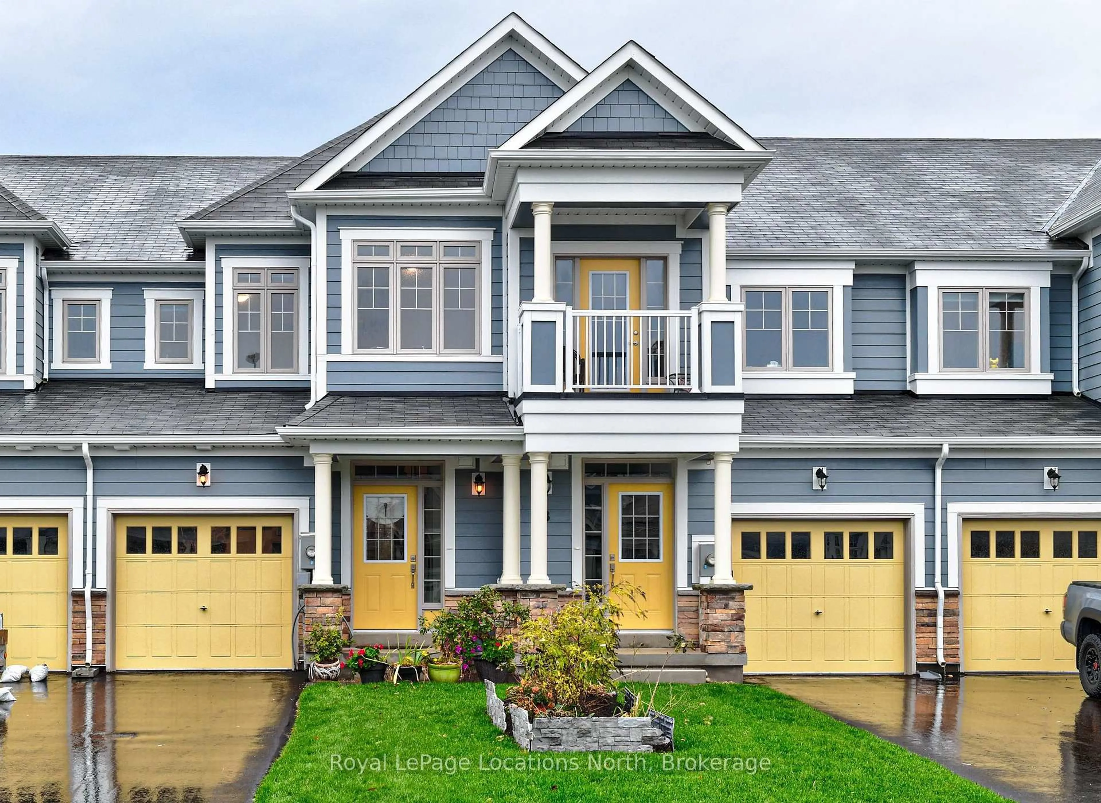 Home with vinyl exterior material, street for 10 LITTLE RIVER CROSSING, Wasaga Beach Ontario L9Z 0J8