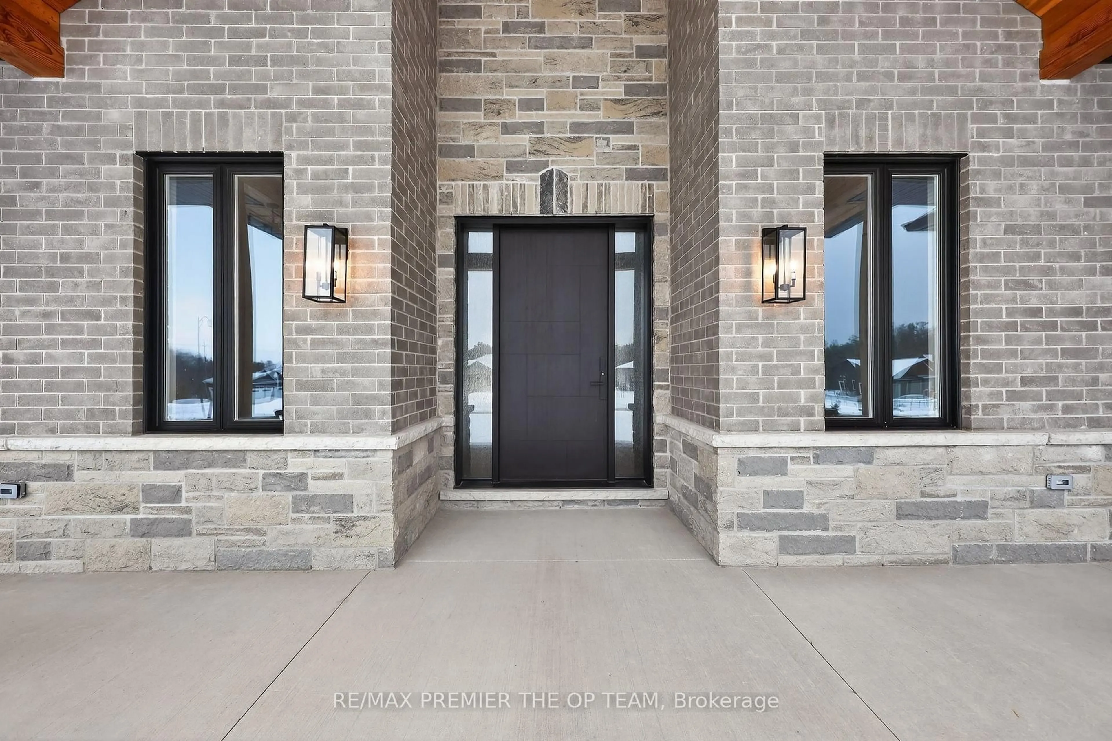 Indoor entryway for 60 Marni Lane, Springwater Ontario L0L 2K0