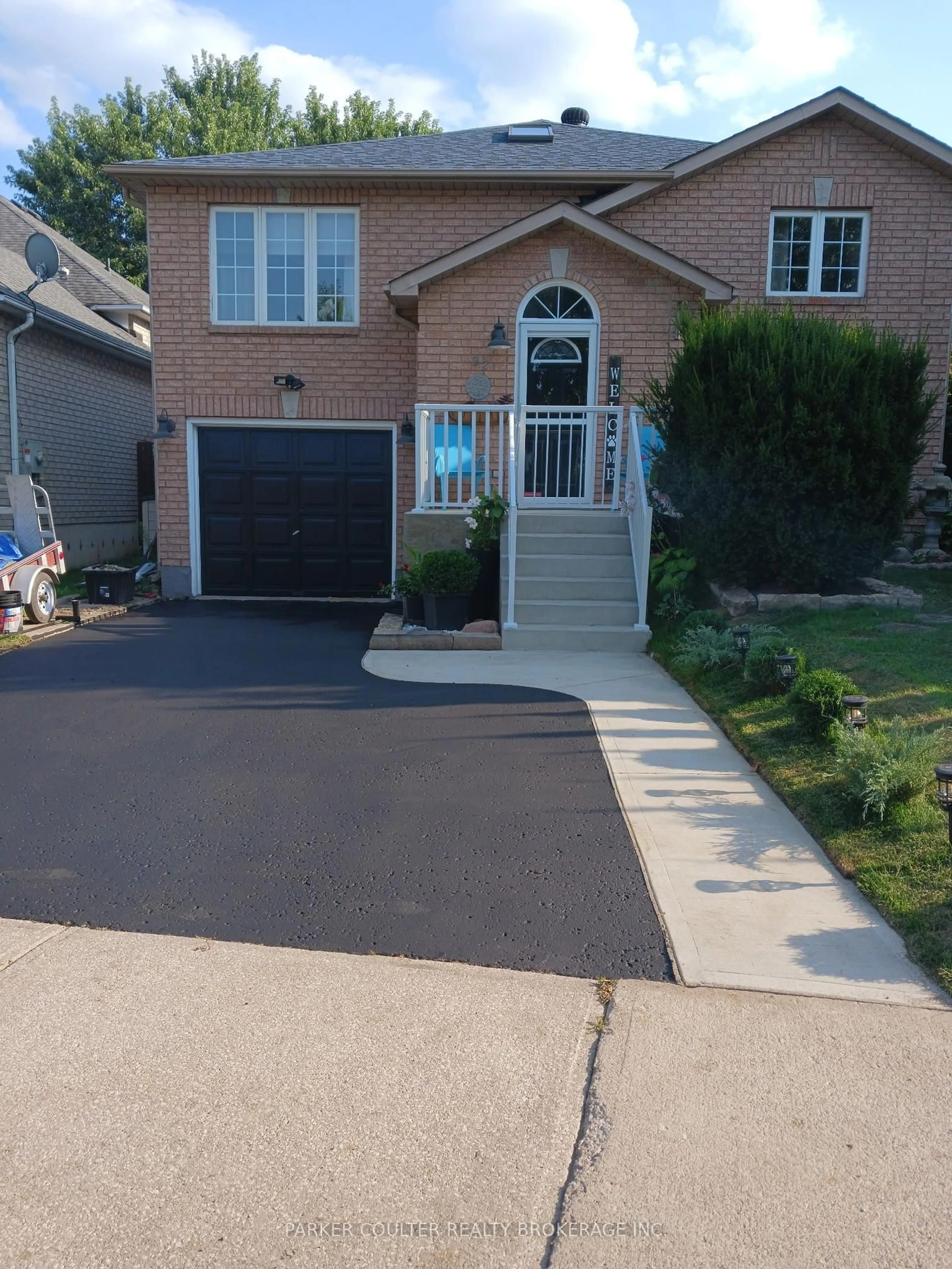 Home with vinyl exterior material, street for 92 Snowy Owl Cres, Barrie Ontario L4M 6P8