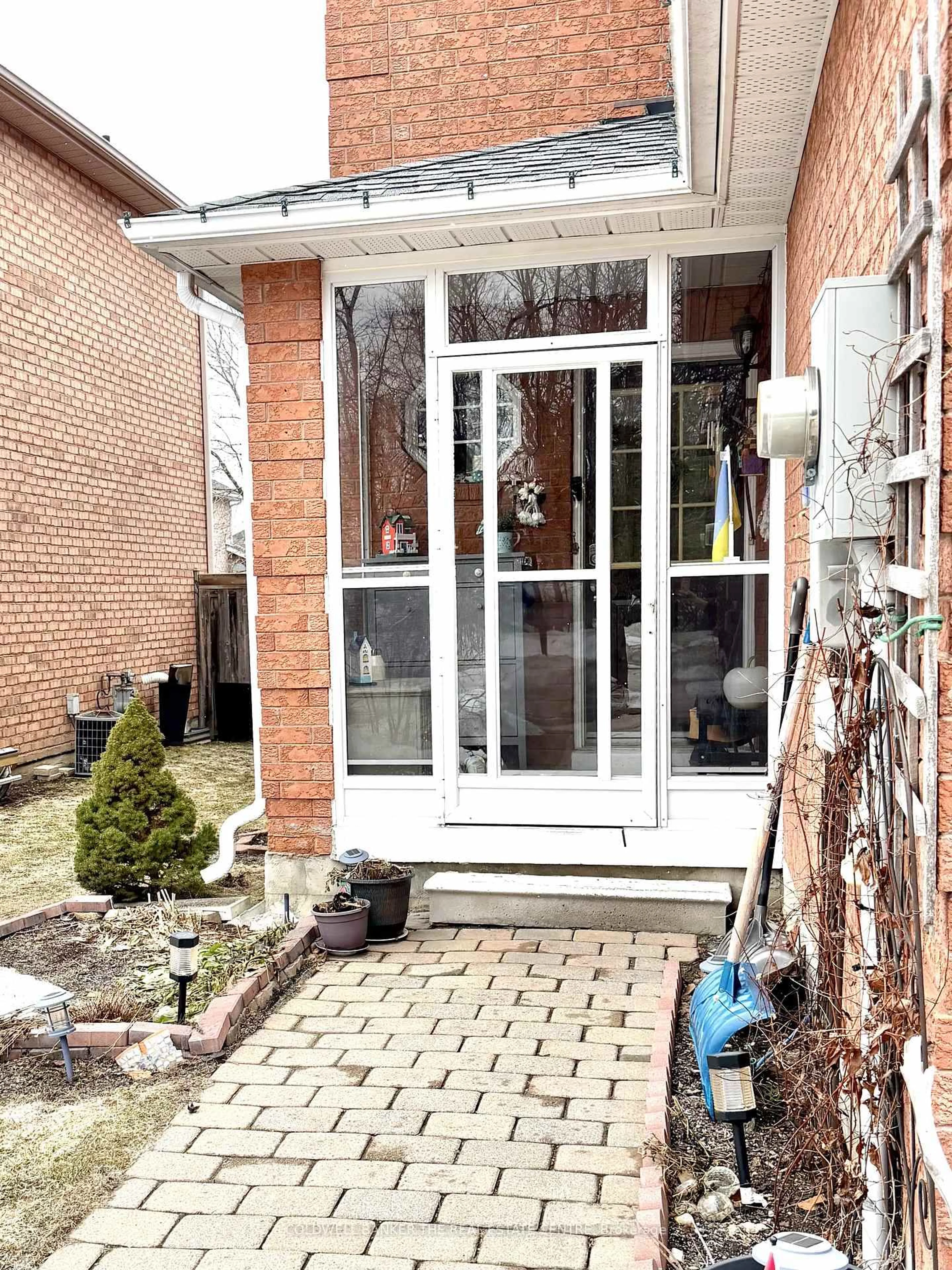 Indoor entryway for 90 Bruce Cres, Barrie Ontario L4N 8P4