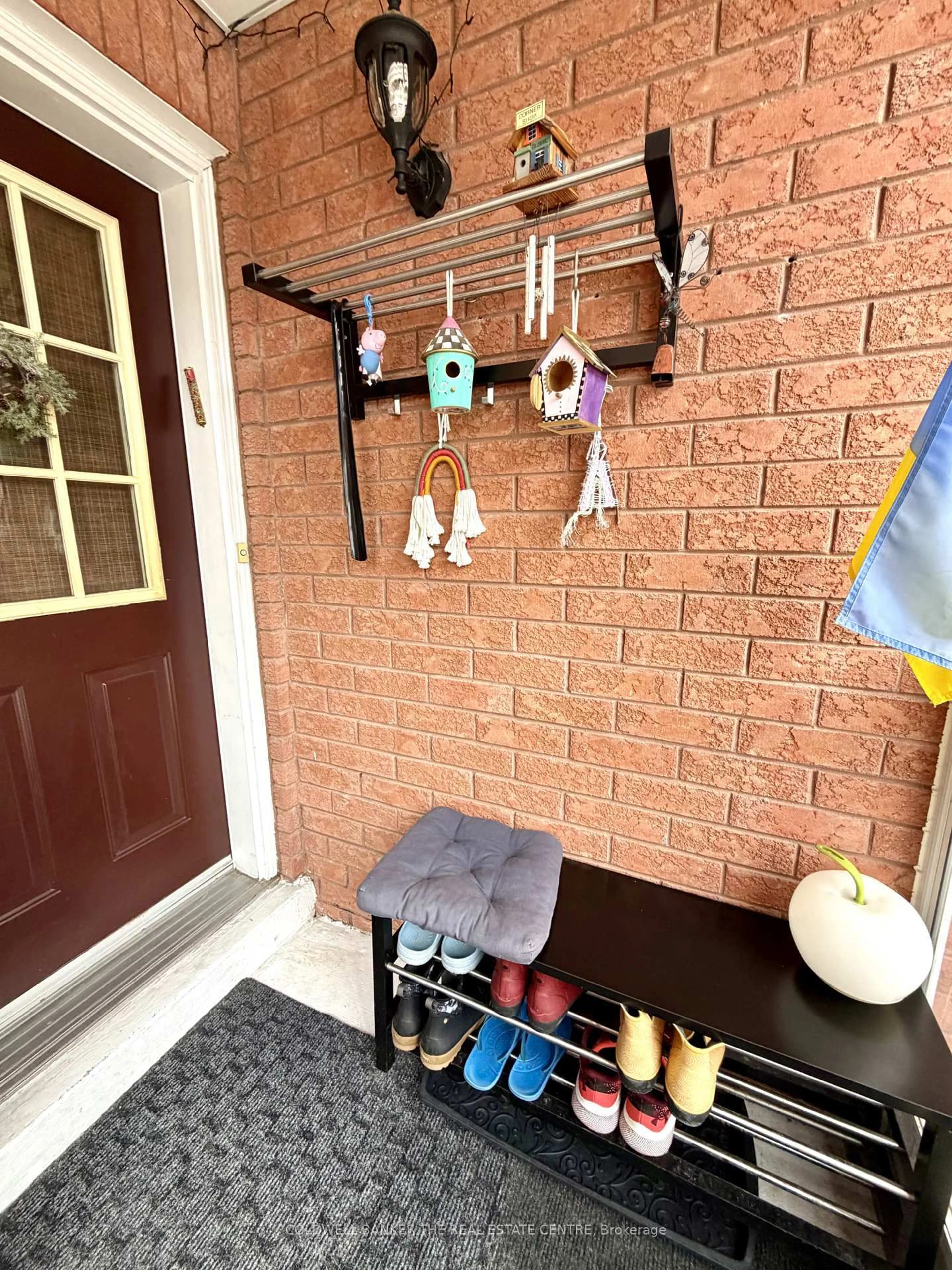 Indoor entryway for 90 Bruce Cres, Barrie Ontario L4N 8P4