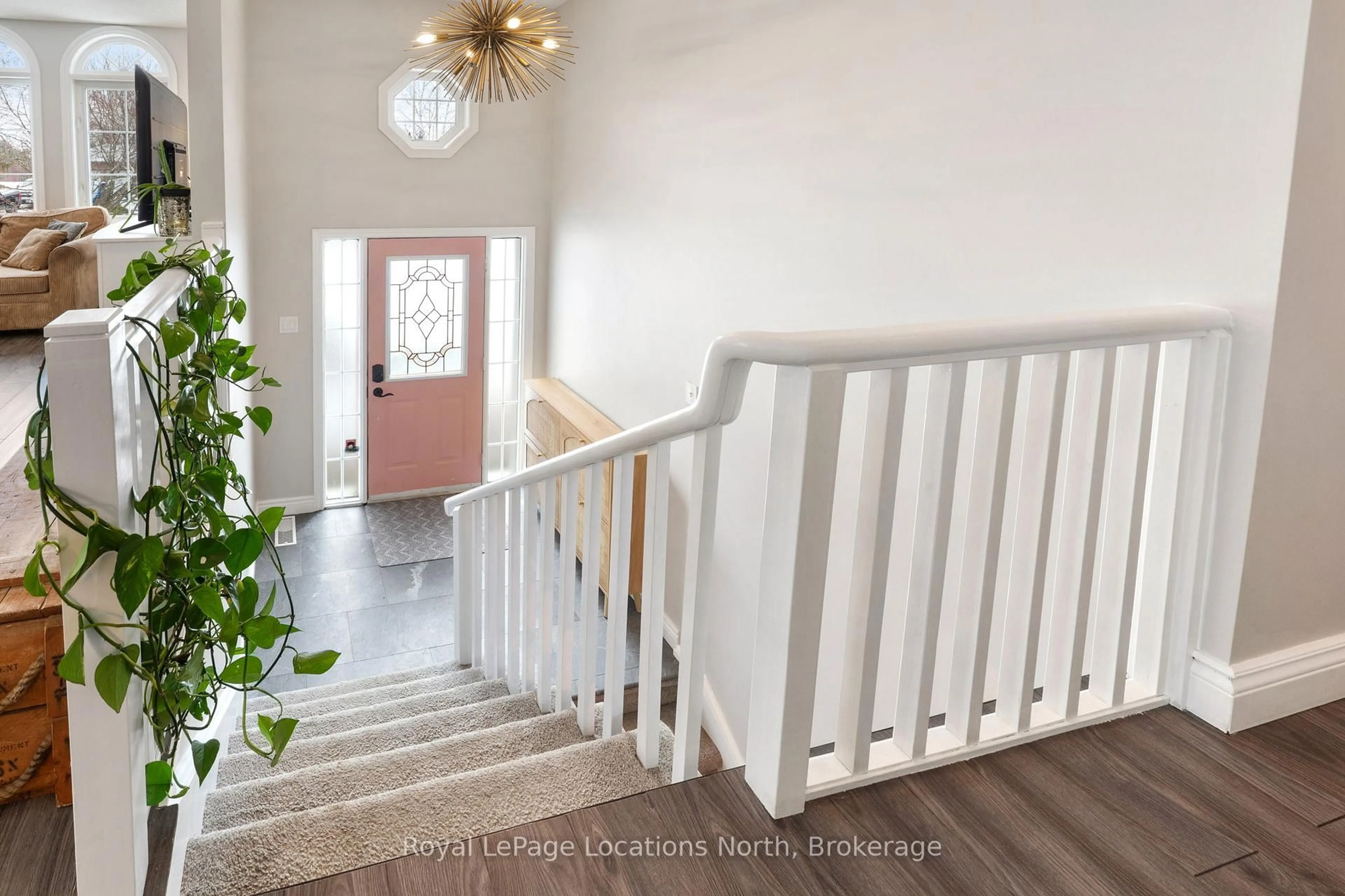Indoor entryway for 58 Lamont Creek Dr, Wasaga Beach Ontario L9Z 1J9