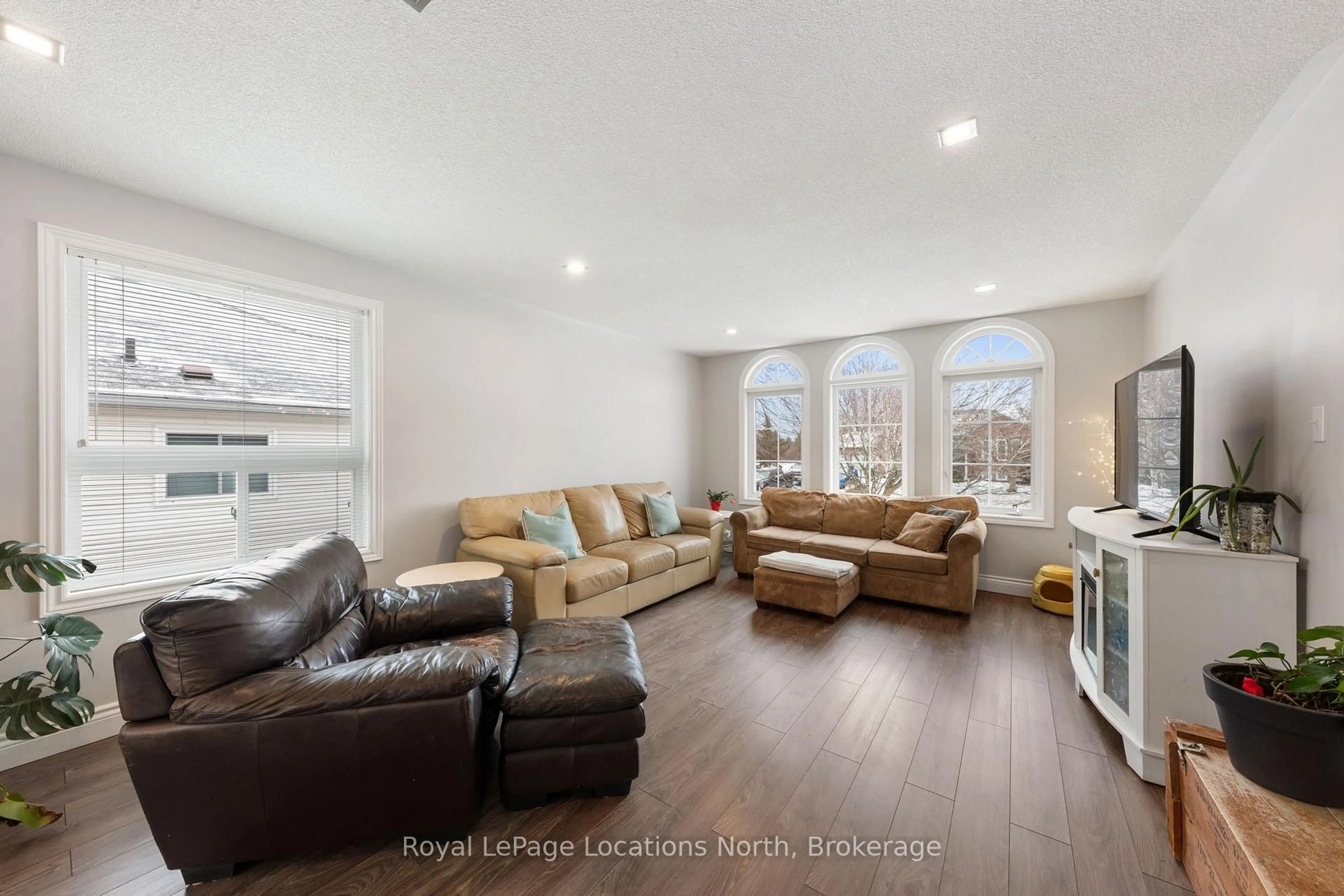 Living room with furniture, unknown for 58 Lamont Creek Dr, Wasaga Beach Ontario L9Z 1J9