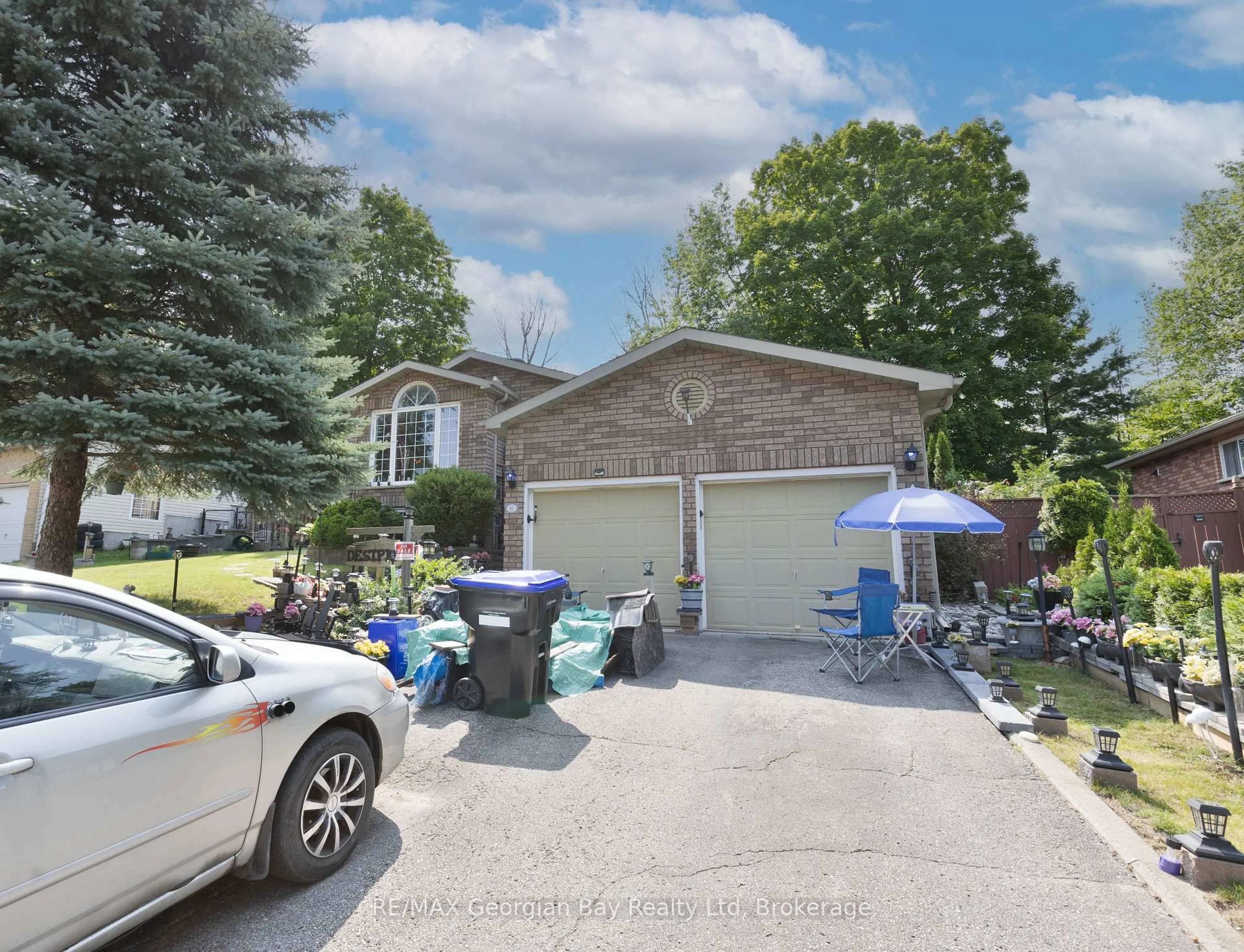A pic from outside/outdoor area/front of a property/back of a property/a pic from drone, street for 33 Anderson Cres, Tay Ontario L0K 2A0