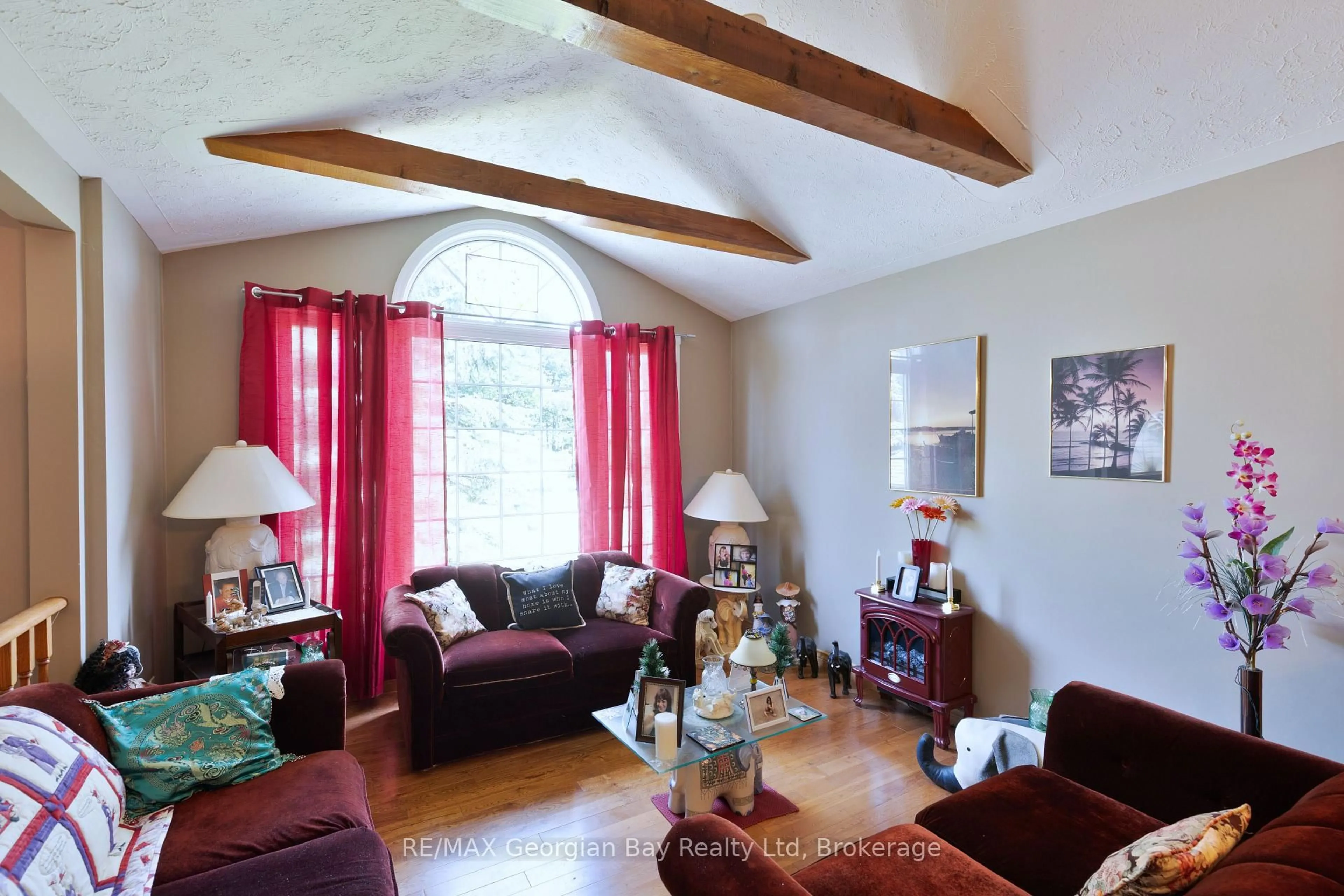 Living room with furniture, wood/laminate floor for 33 Anderson Cres, Tay Ontario L0K 2A0