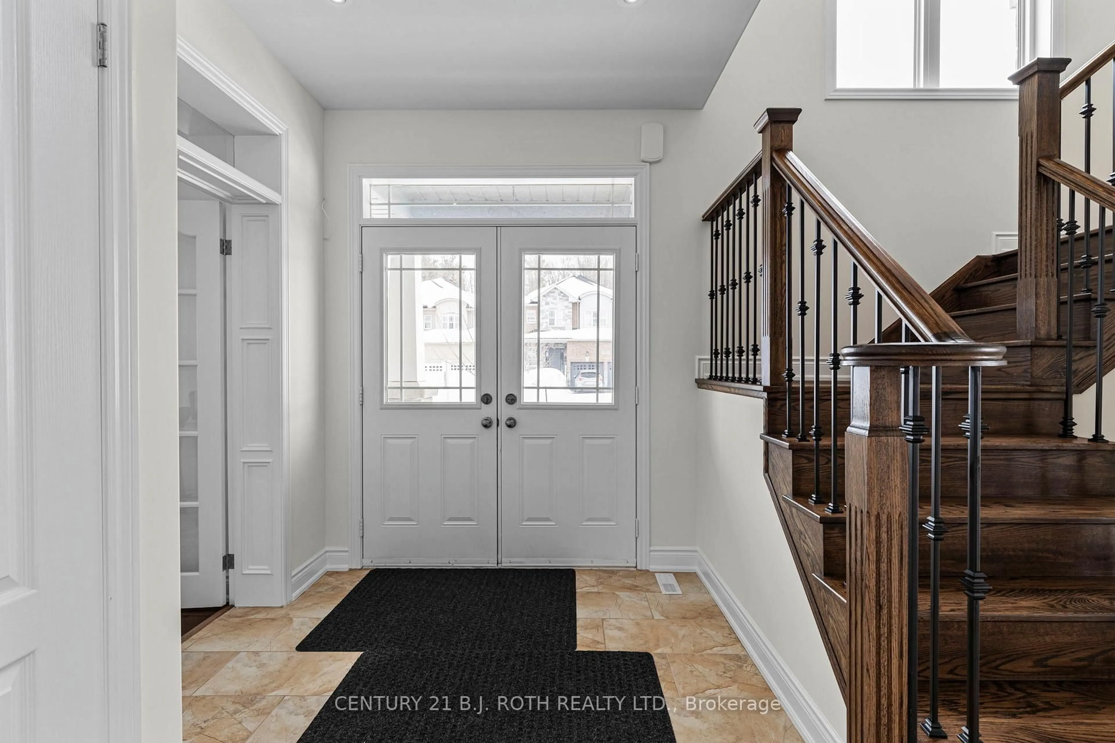 Indoor entryway for 2978 Annalysse Dr, Orillia Ontario L3V 8J5