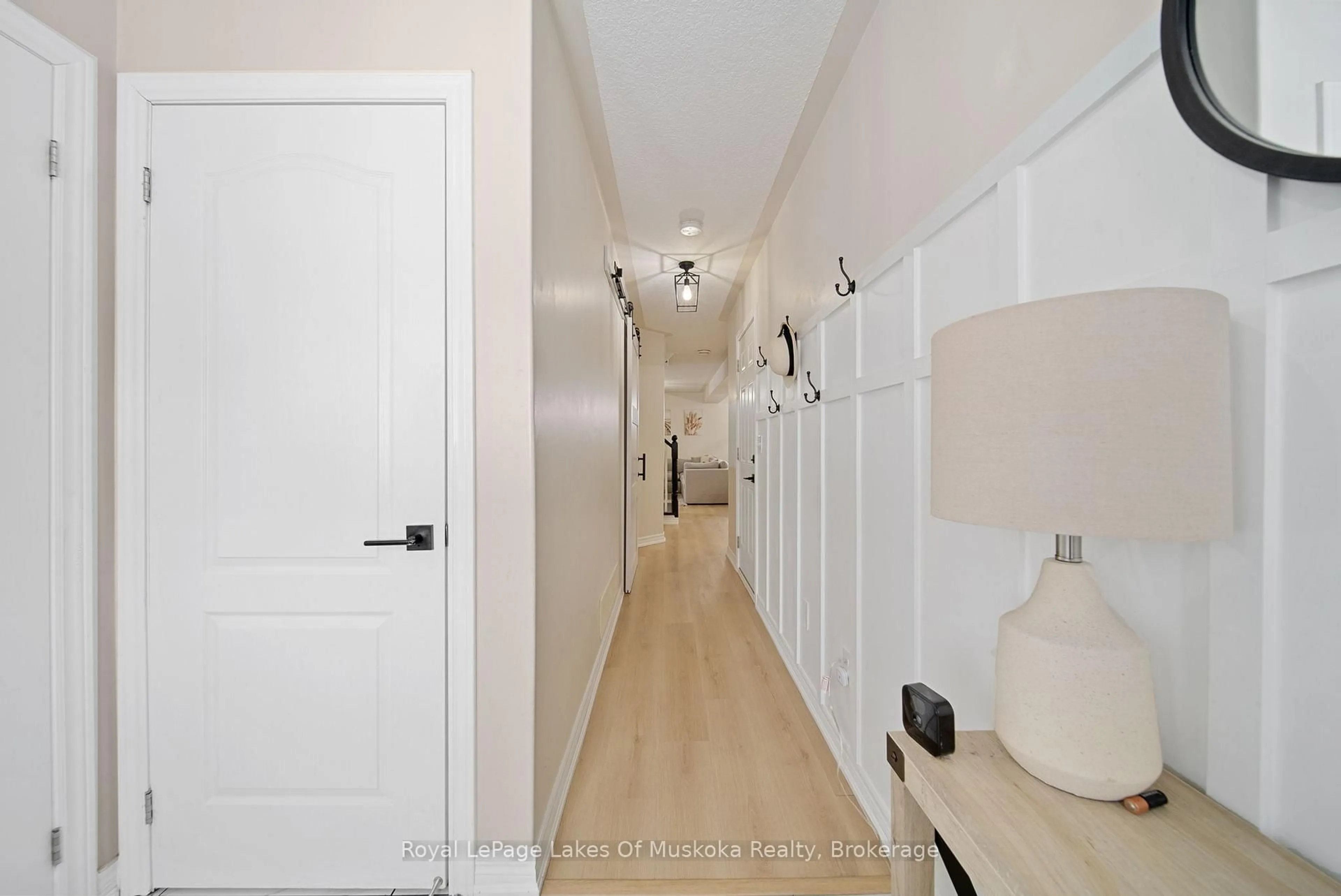 Indoor entryway for 70 Pearl Dr, Orillia Ontario L3V 6H2