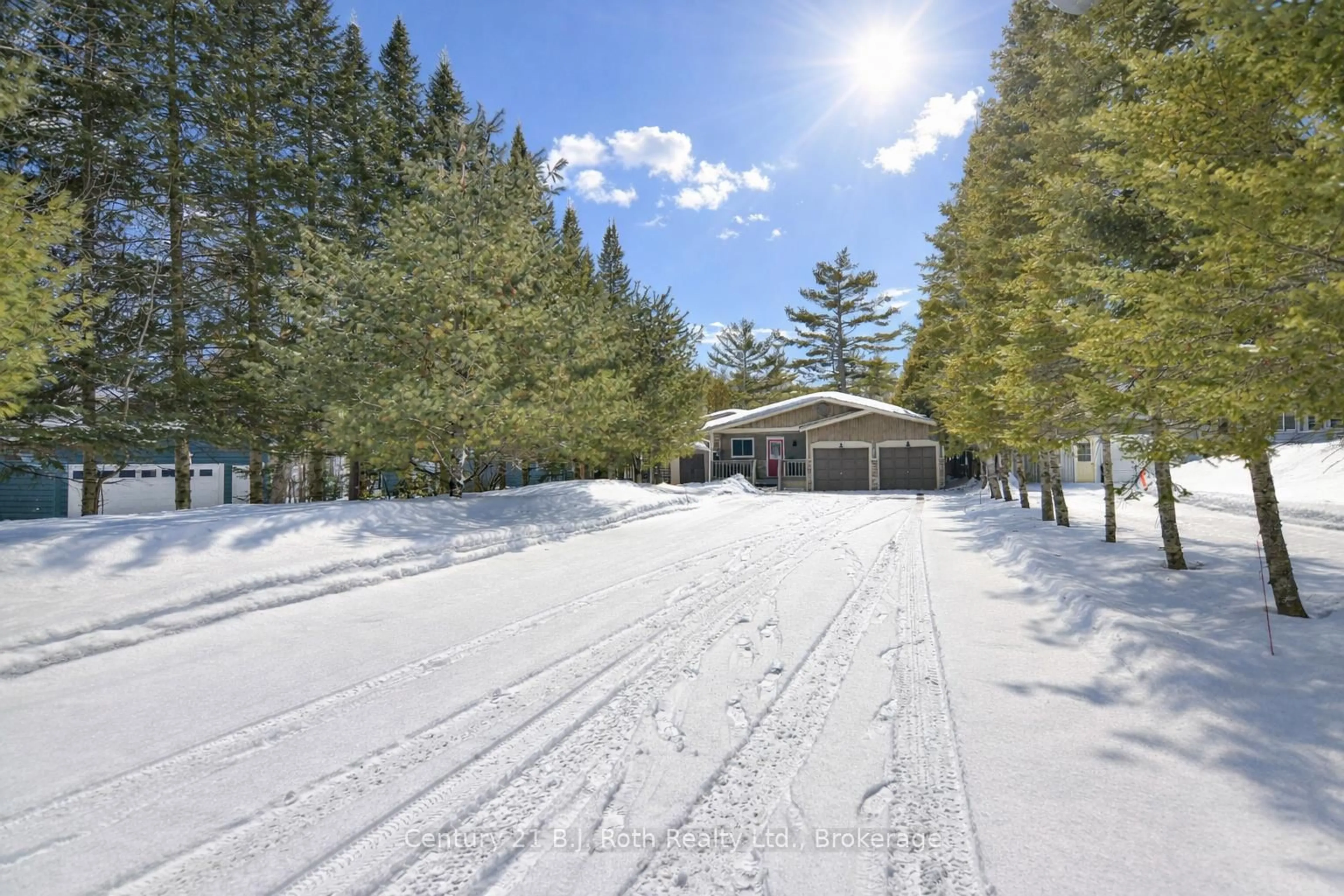 A pic from outside/outdoor area/front of a property/back of a property/a pic from drone, forest/trees view for 3609 Riverdale Dr, Severn Ontario L0K 2B0
